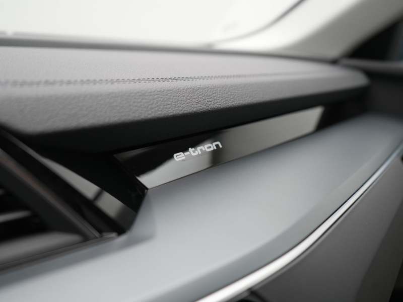 Audi Q8 e-tron 55 quattro S Line 114 kWh 408pk Dealer O.H | Trekh — photo 24