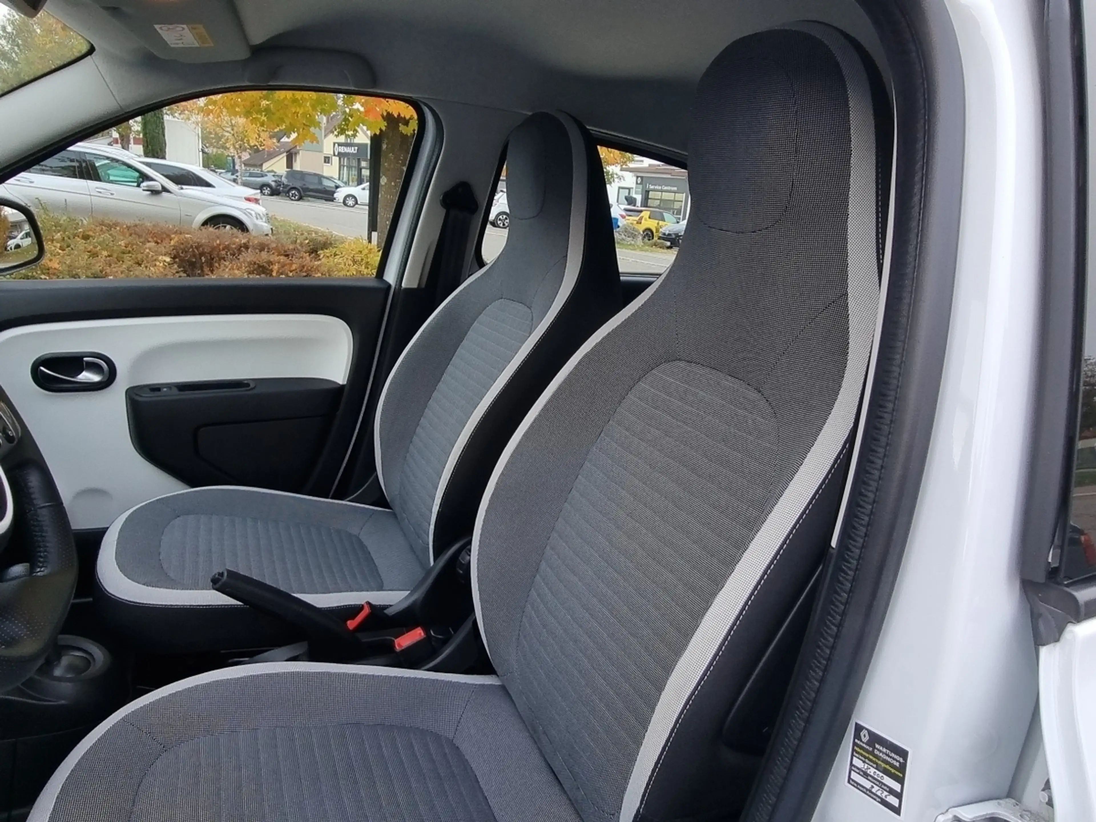 Renault Twingo LIMITED SCe 70 EDC — photo 7