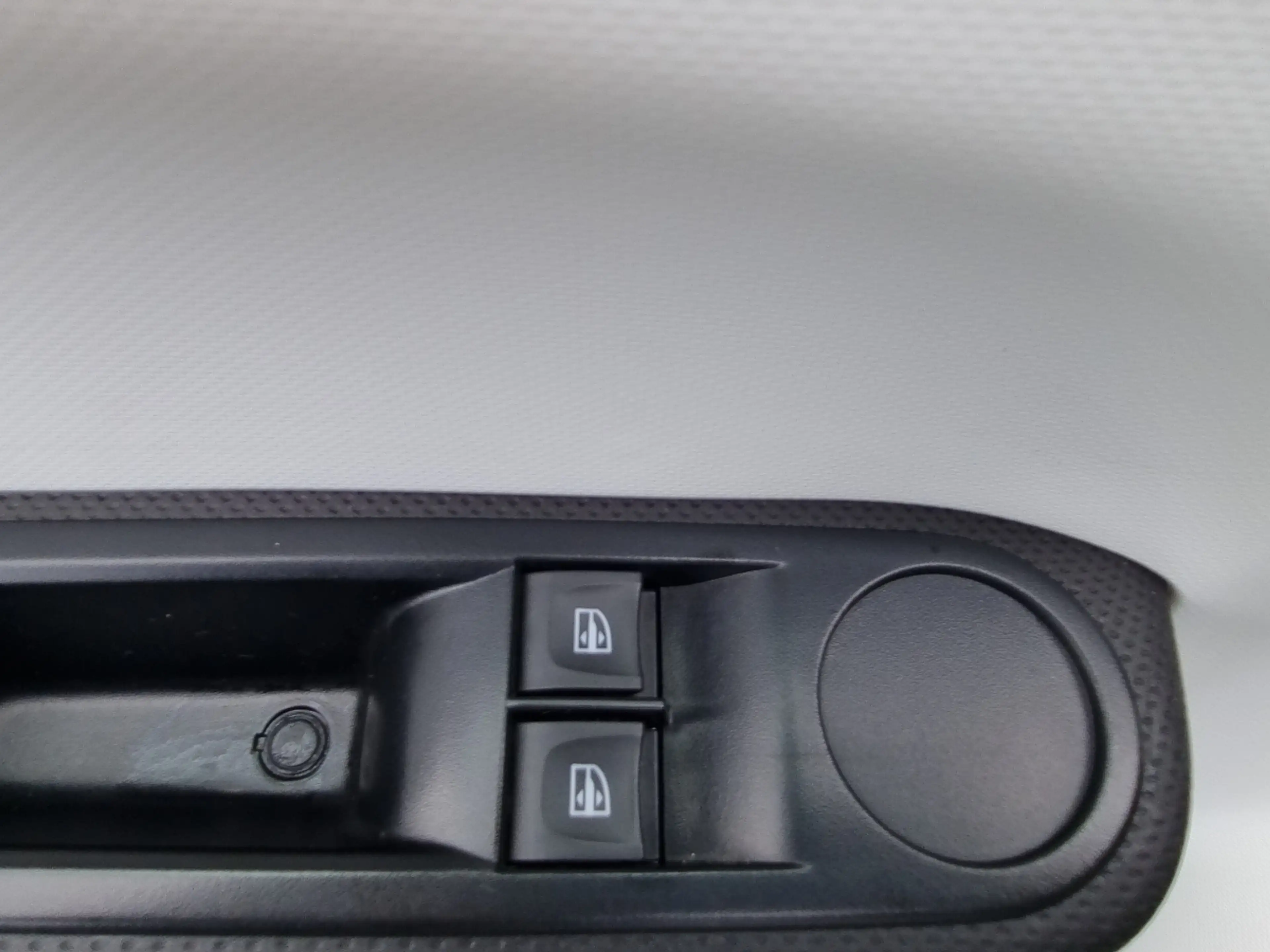 Renault Twingo LIMITED SCe 70 EDC — photo 13