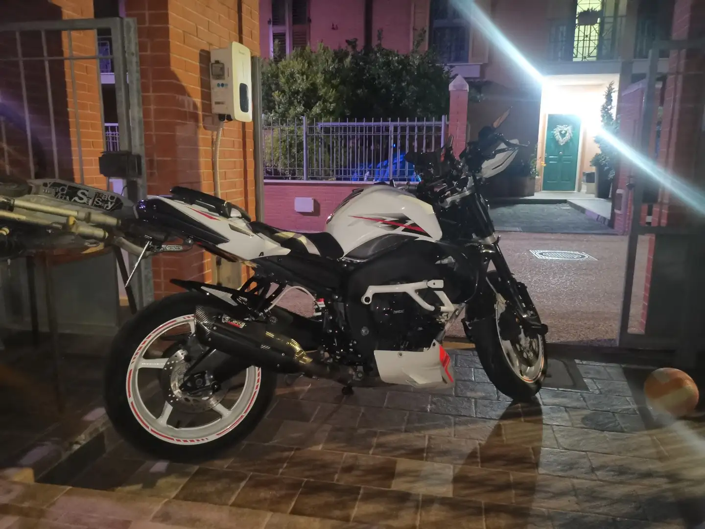Yamaha FZ 1 Bílá - 2