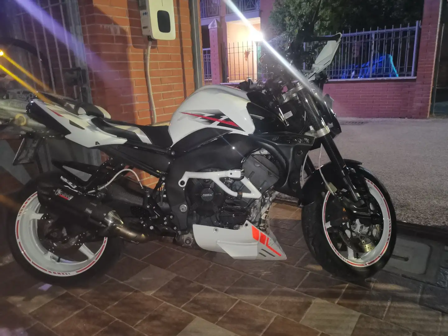 Yamaha FZ 1 Bílá - 1