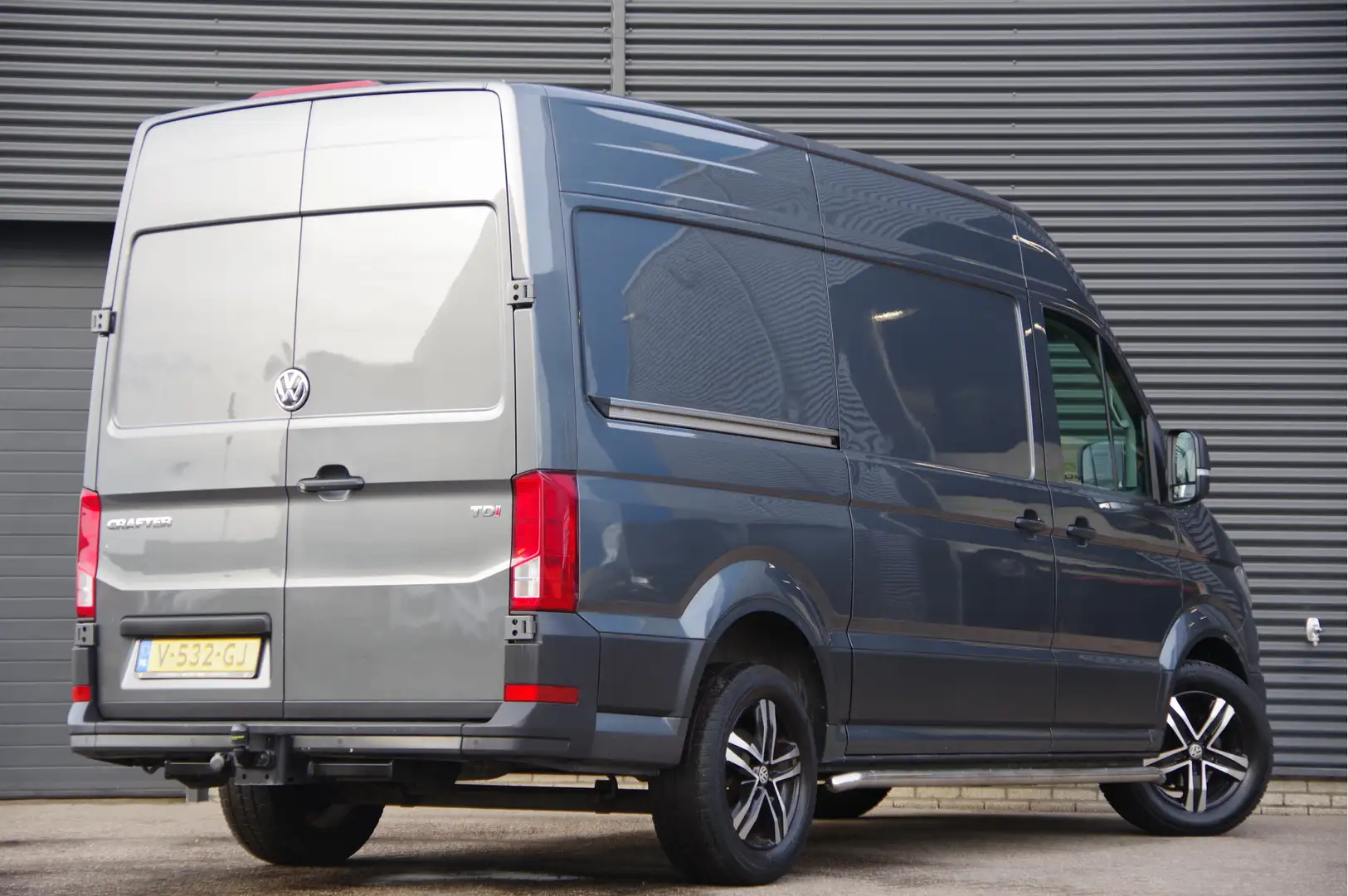 Volkswagen Crafter 35 2.0 TDI L3H3 Highline LED, 140PK, TREKHAAK, E6, Grijs - 2
