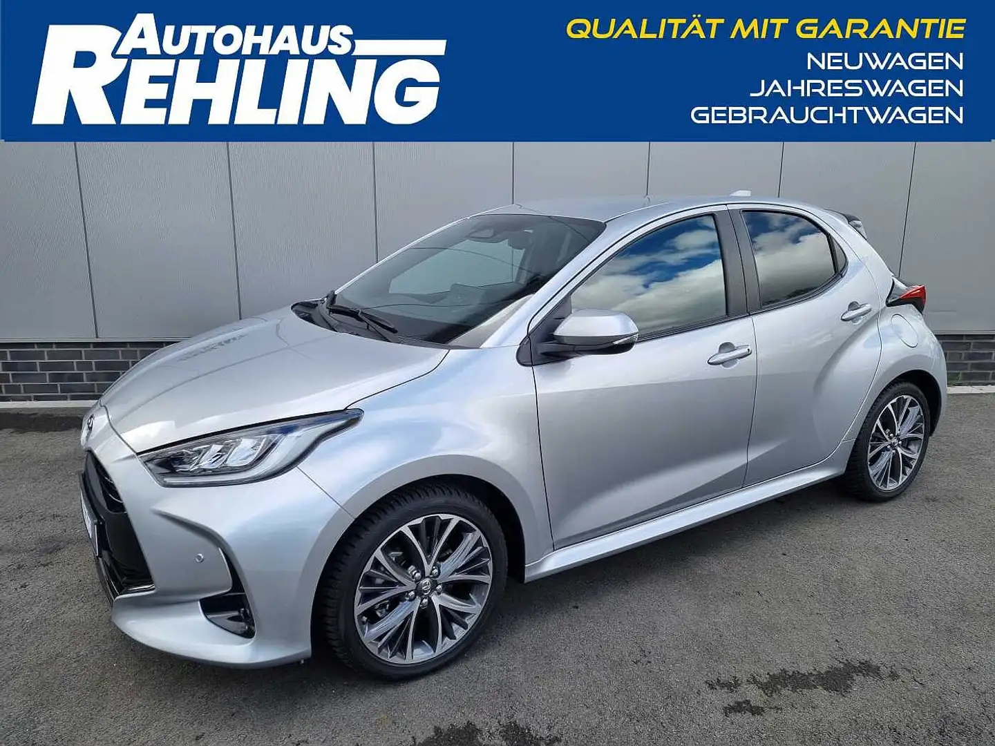 Toyota Yaris Hybrid 5-Türer 130 PS 1.5 VVT-i Style, Allwetter Silber - 1