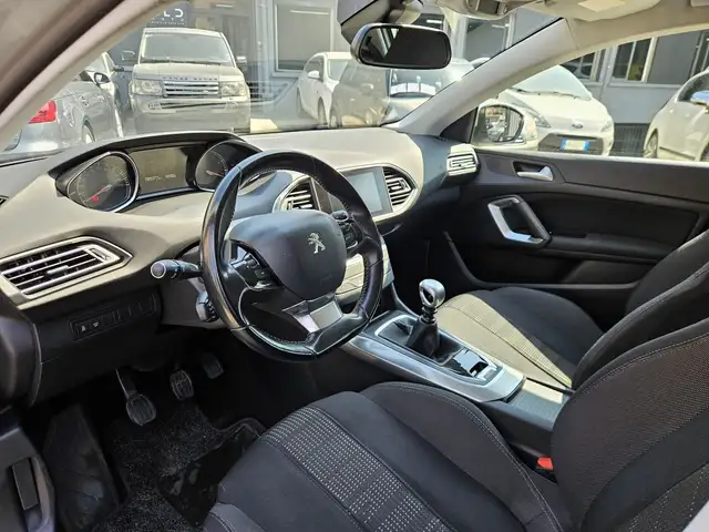 Peugeot 308 view 7