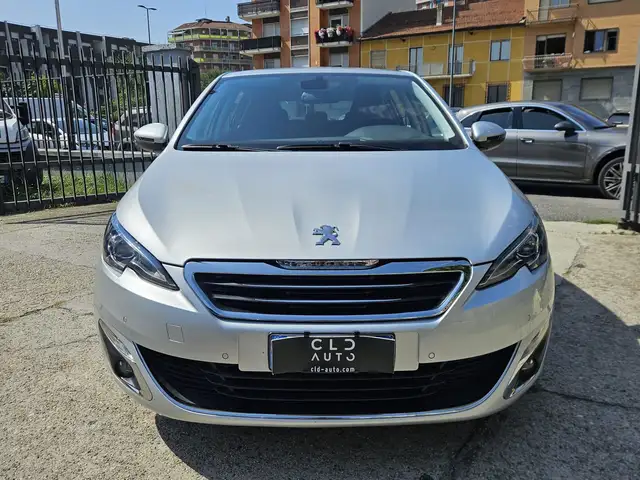 Peugeot 308 view 2