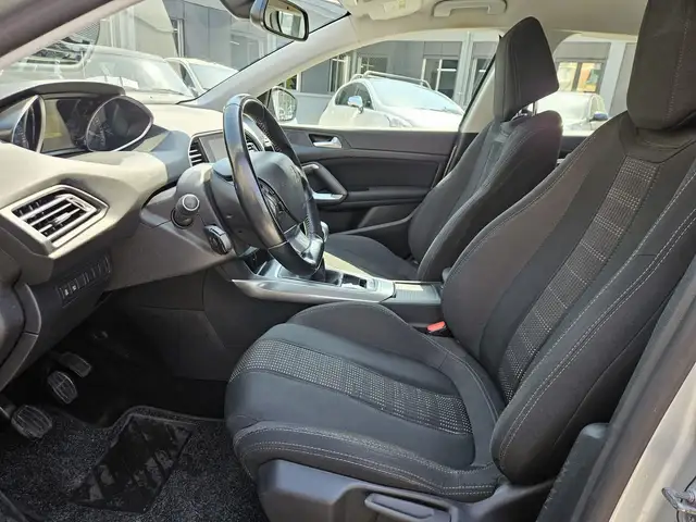 Peugeot 308 view 8