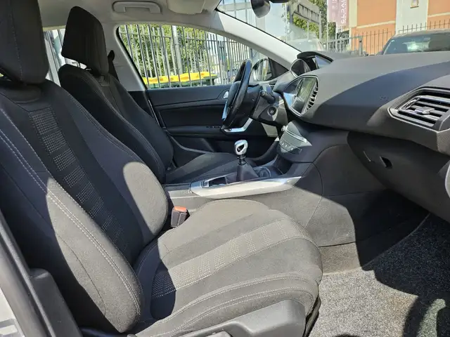 Peugeot 308 view 11