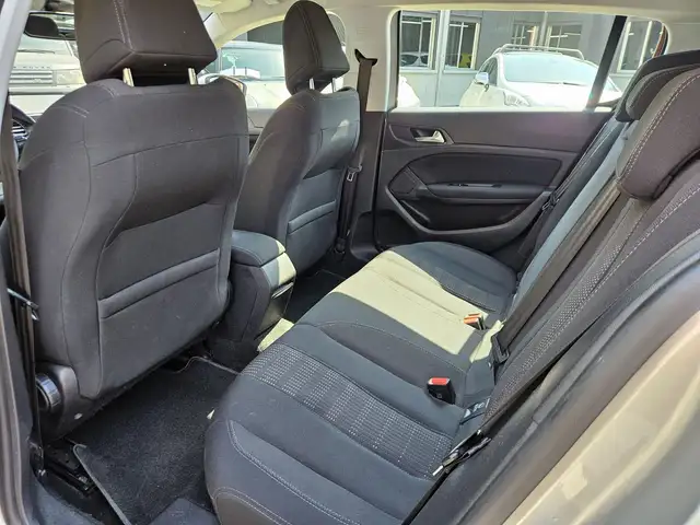 Peugeot 308 view 12
