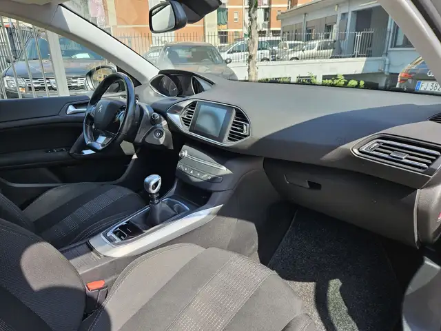 Peugeot 308 view 10