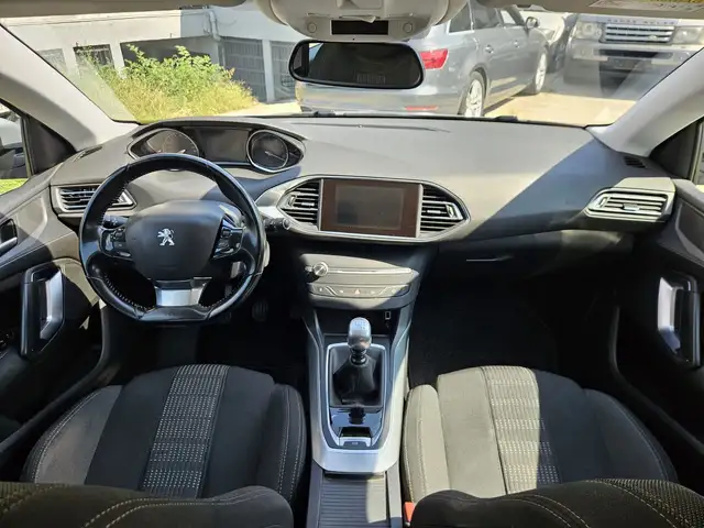Peugeot 308 view 9