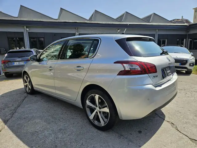 Peugeot 308 view 6