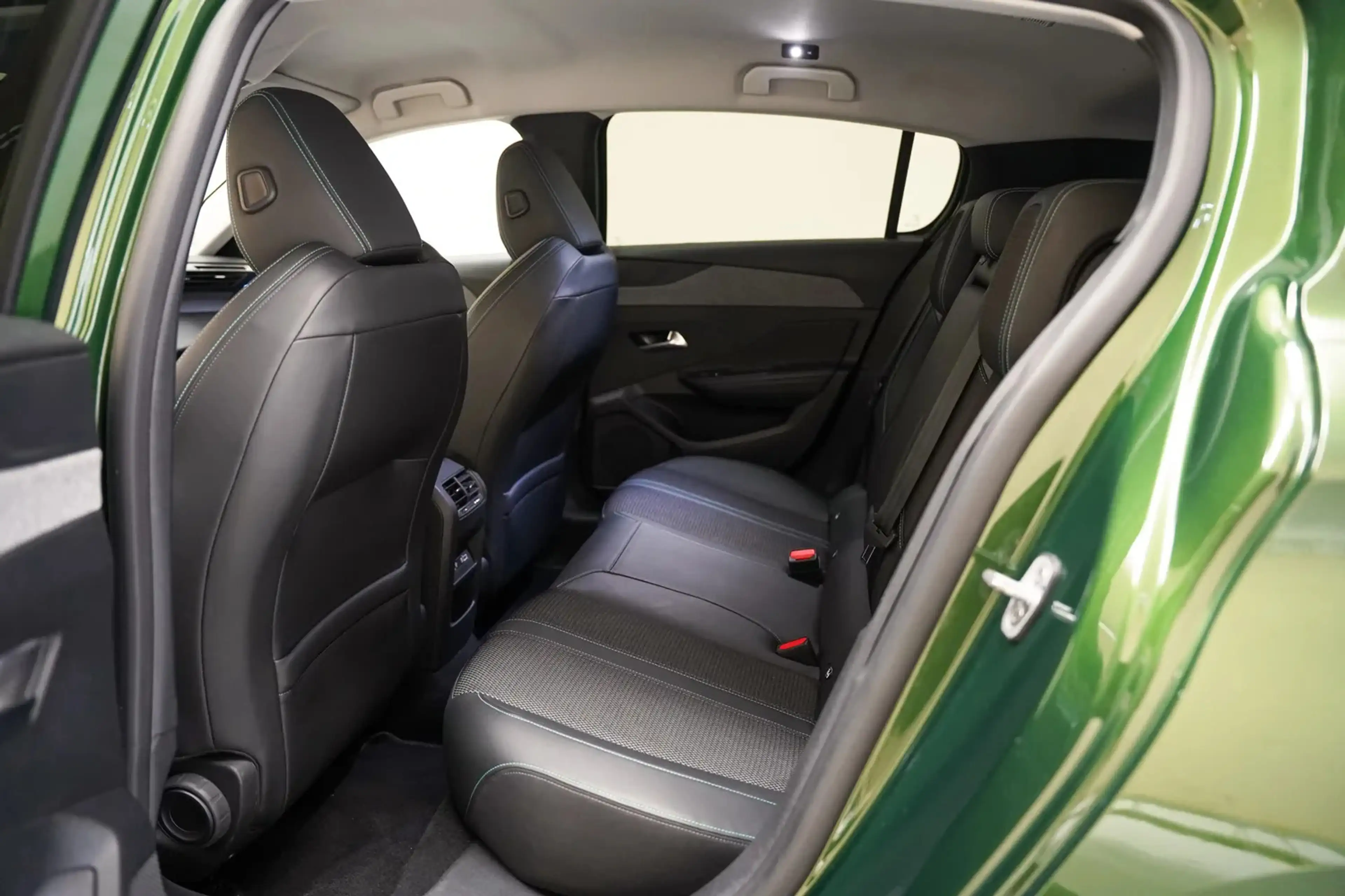 Peugeot 308 1.6 Hybrid Allure Pack [ Camera Navi Apple/Android — photo 11