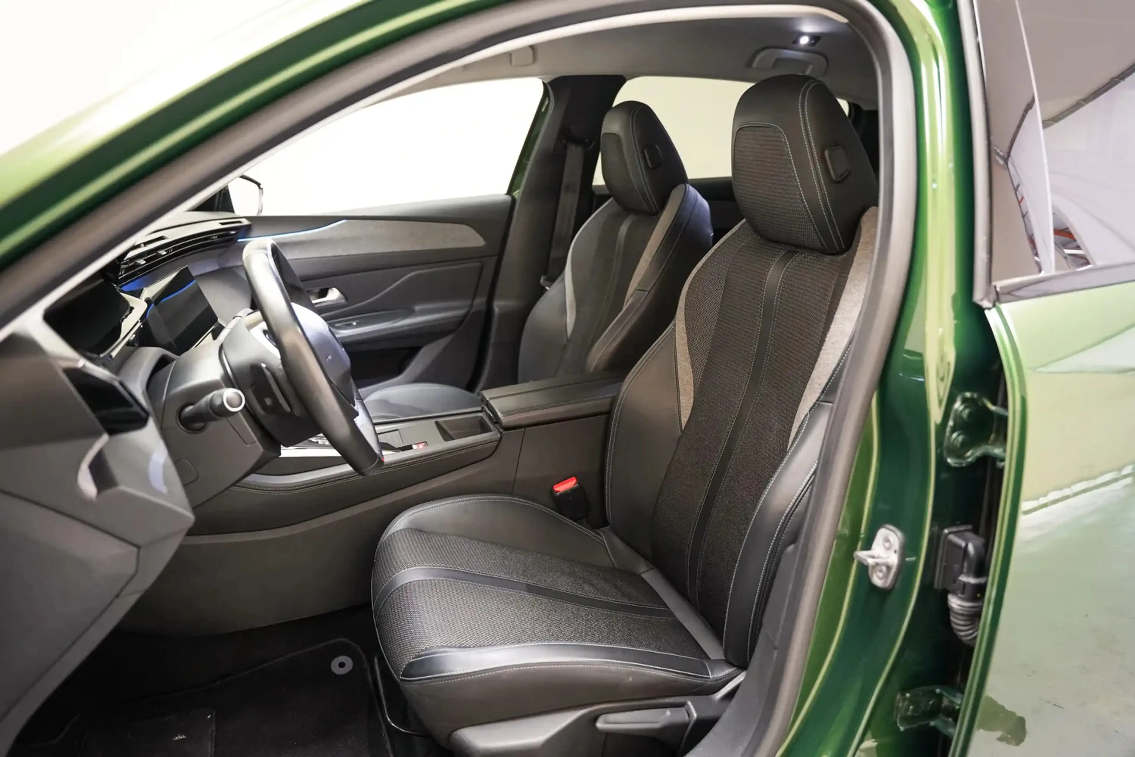 Peugeot 308 1.6 Hybrid Allure Pack [ Camera Navi Apple/Android — photo 10