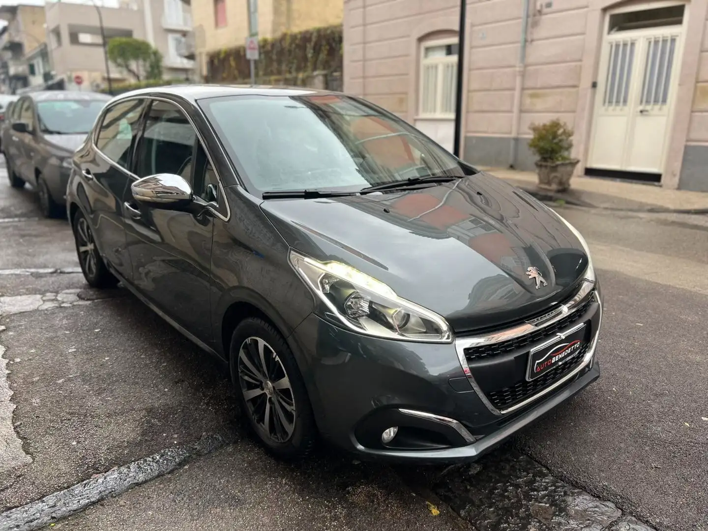 Peugeot 208 208 5p 1.6 bluehdi Allure 75cv Grau - 2