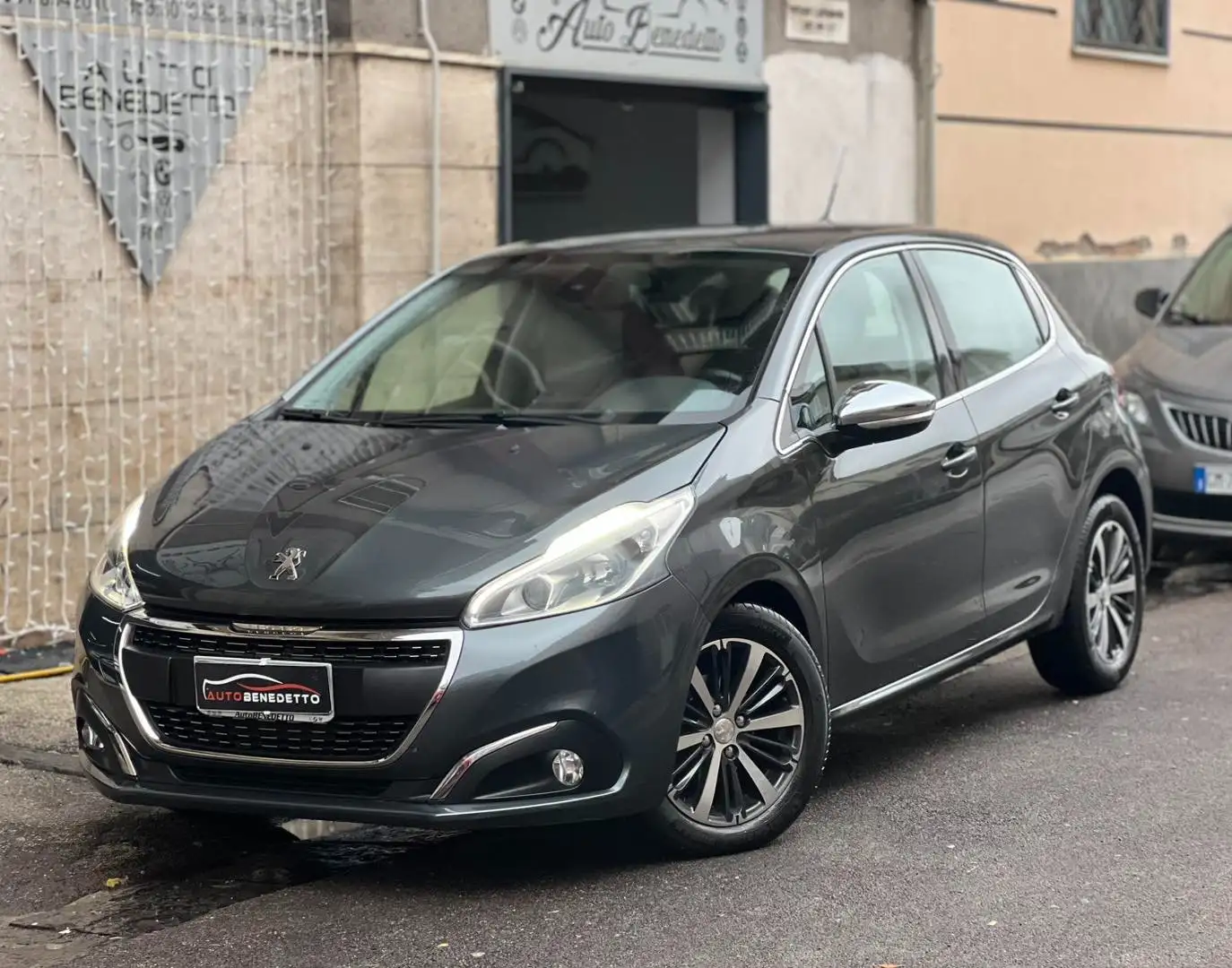Peugeot 208 208 5p 1.6 bluehdi Allure 75cv Grau - 1