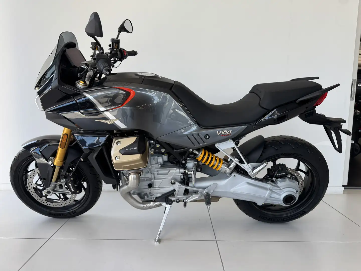 Moto Guzzi V 100 - 1
