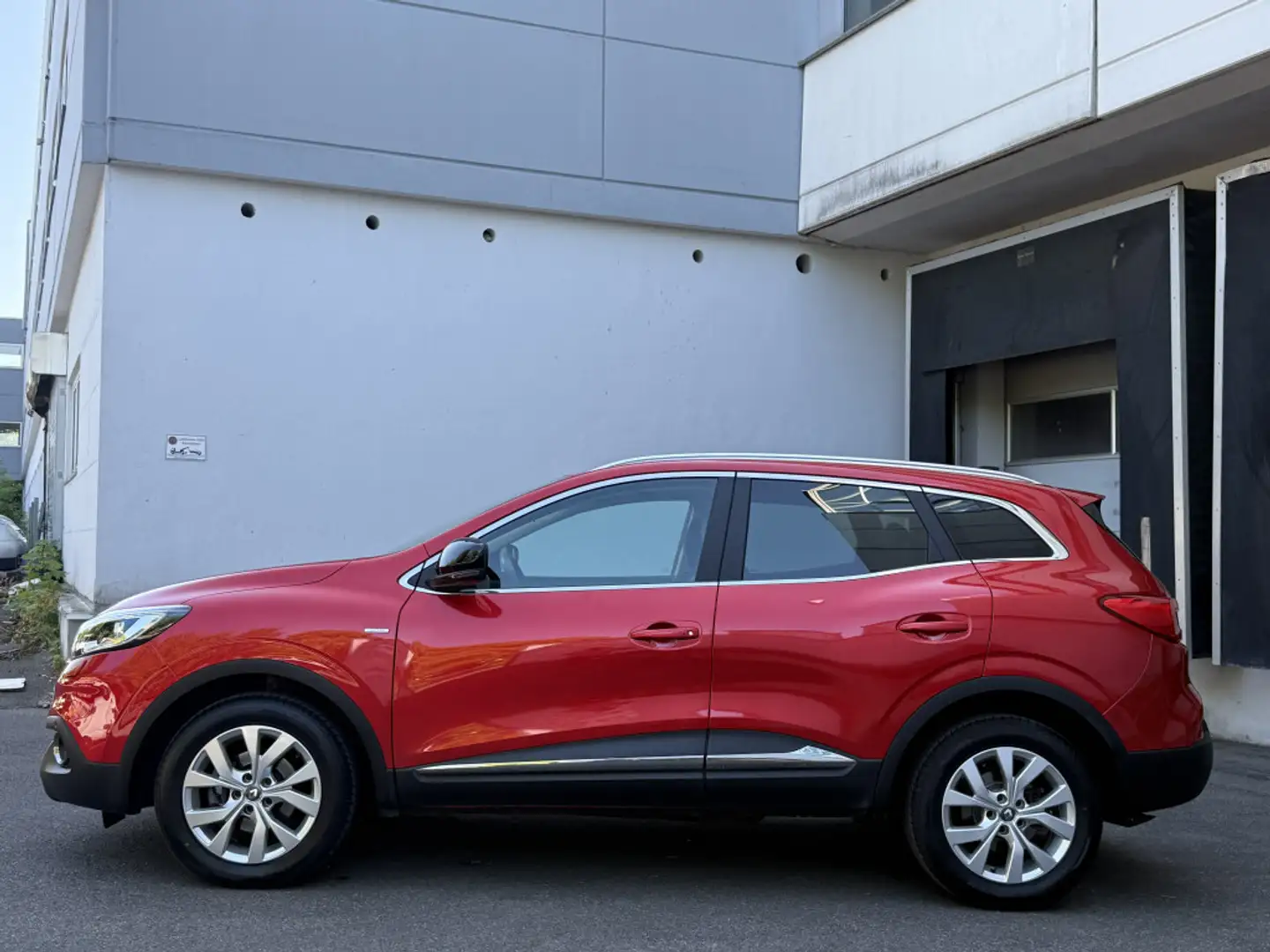 Renault Kadjar TCe Limited LED Navi Sitzheizung PDC AHK Rot - 2