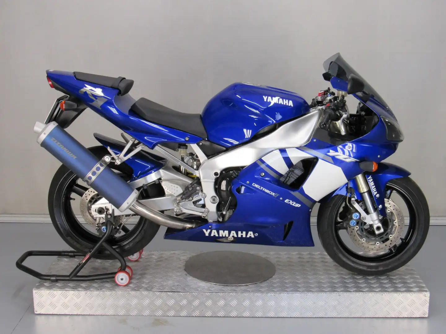 Yamaha YZF-R1 Blue - 1