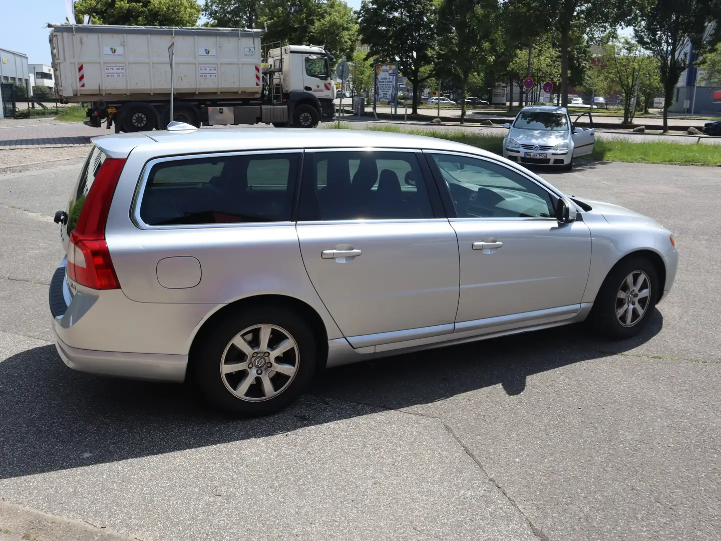 Volvo V70 V70 Diesel D4 Geartronic Kinetic Silber - 1