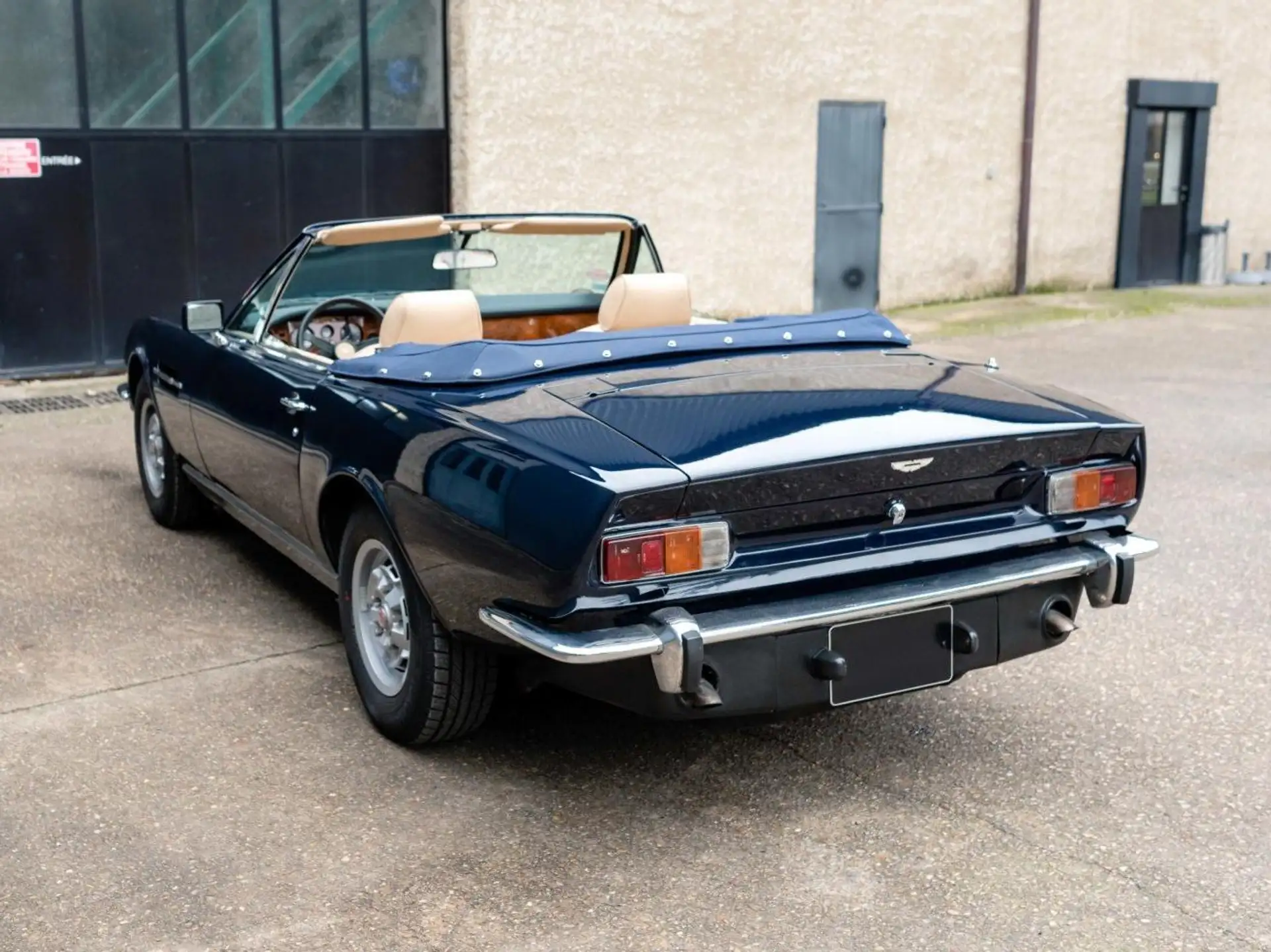 애스턴마틴 V8 Volante 1979 1979 블랙 사진 4