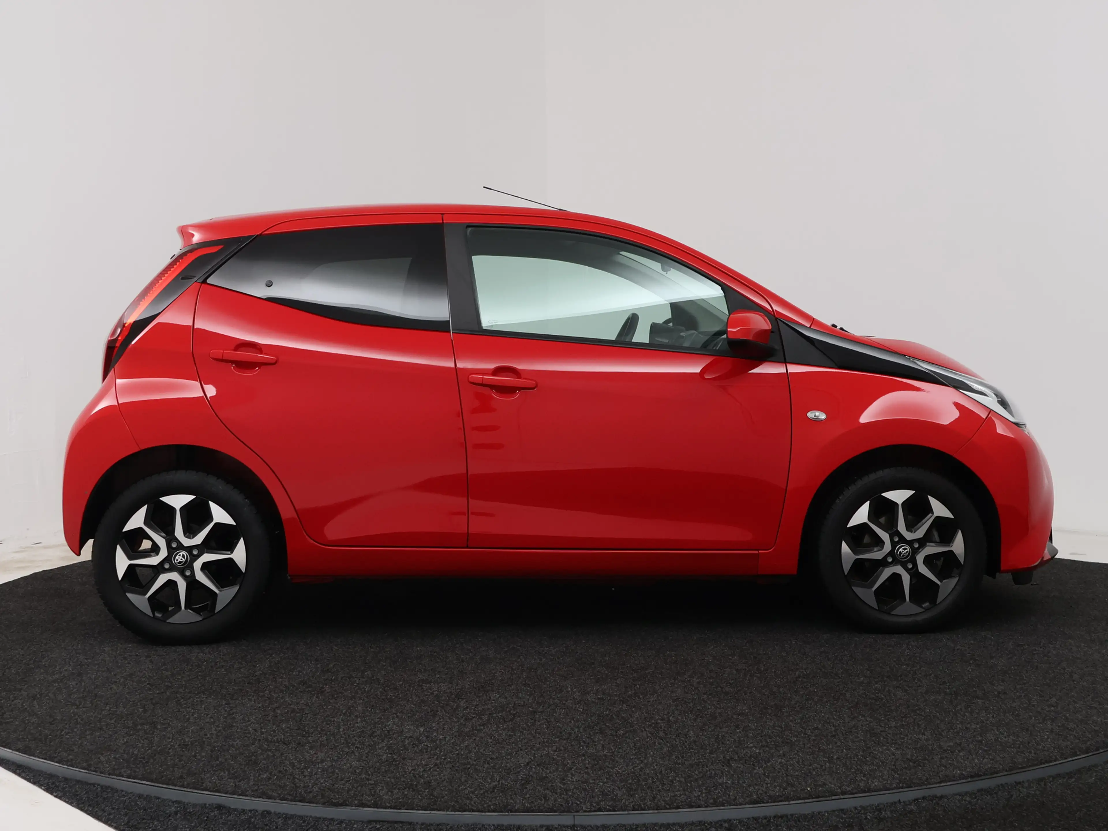 Toyota Aygo 1.0 VVT-i x-joy | Climate Control | Apple Carplay/ — photo 3
