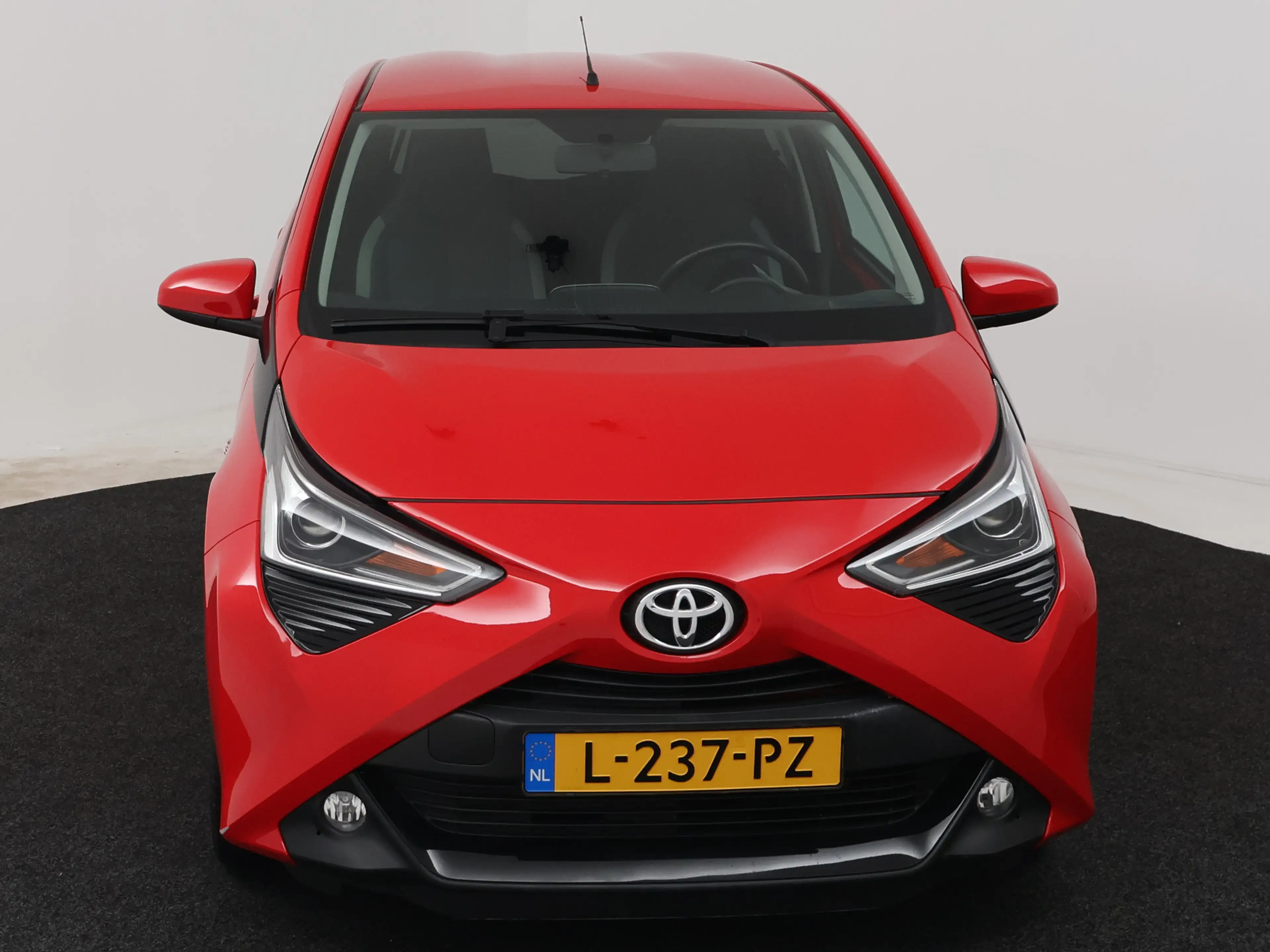 Toyota Aygo 1.0 VVT-i x-joy | Climate Control | Apple Carplay/ — photo 8