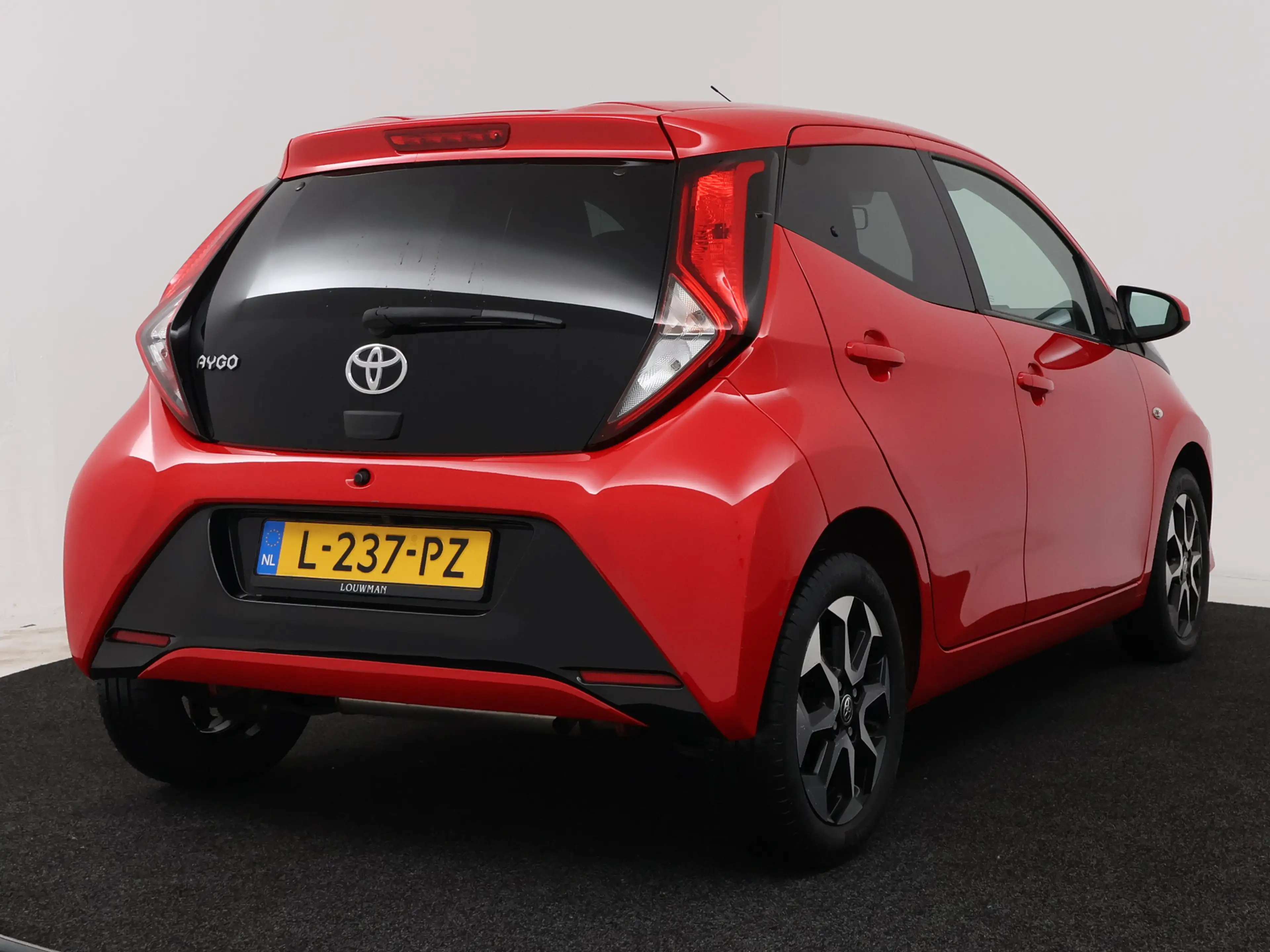 Toyota Aygo 1.0 VVT-i x-joy | Climate Control | Apple Carplay/ — photo 2