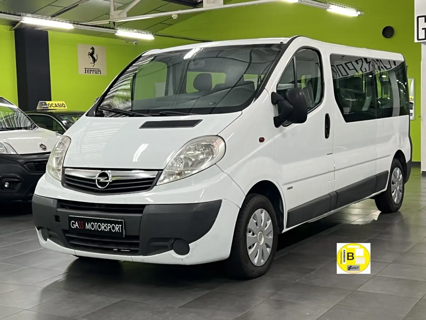 Opel Vivaro Viv. Com9 2.0CDTi 29 L2 Total Acrist. 114 Blanco - 1