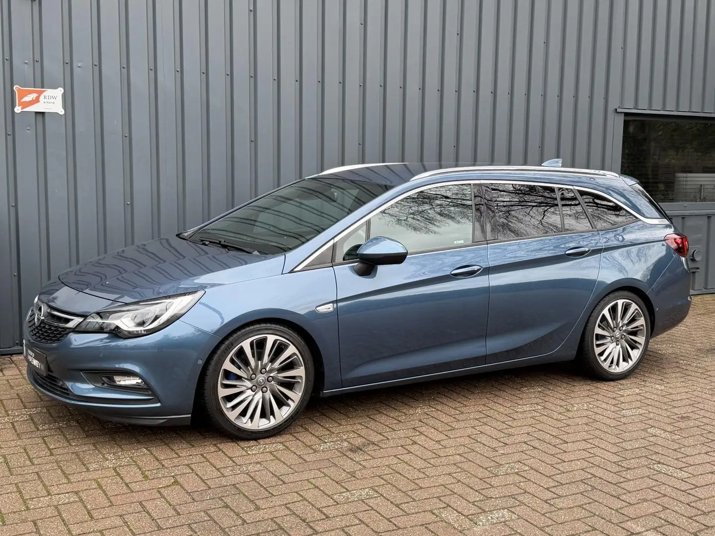 Opel Astra Sports Tourer 1.6 Innovation 200 PK!/ONDERHOUDEN!/ Bleu - 1