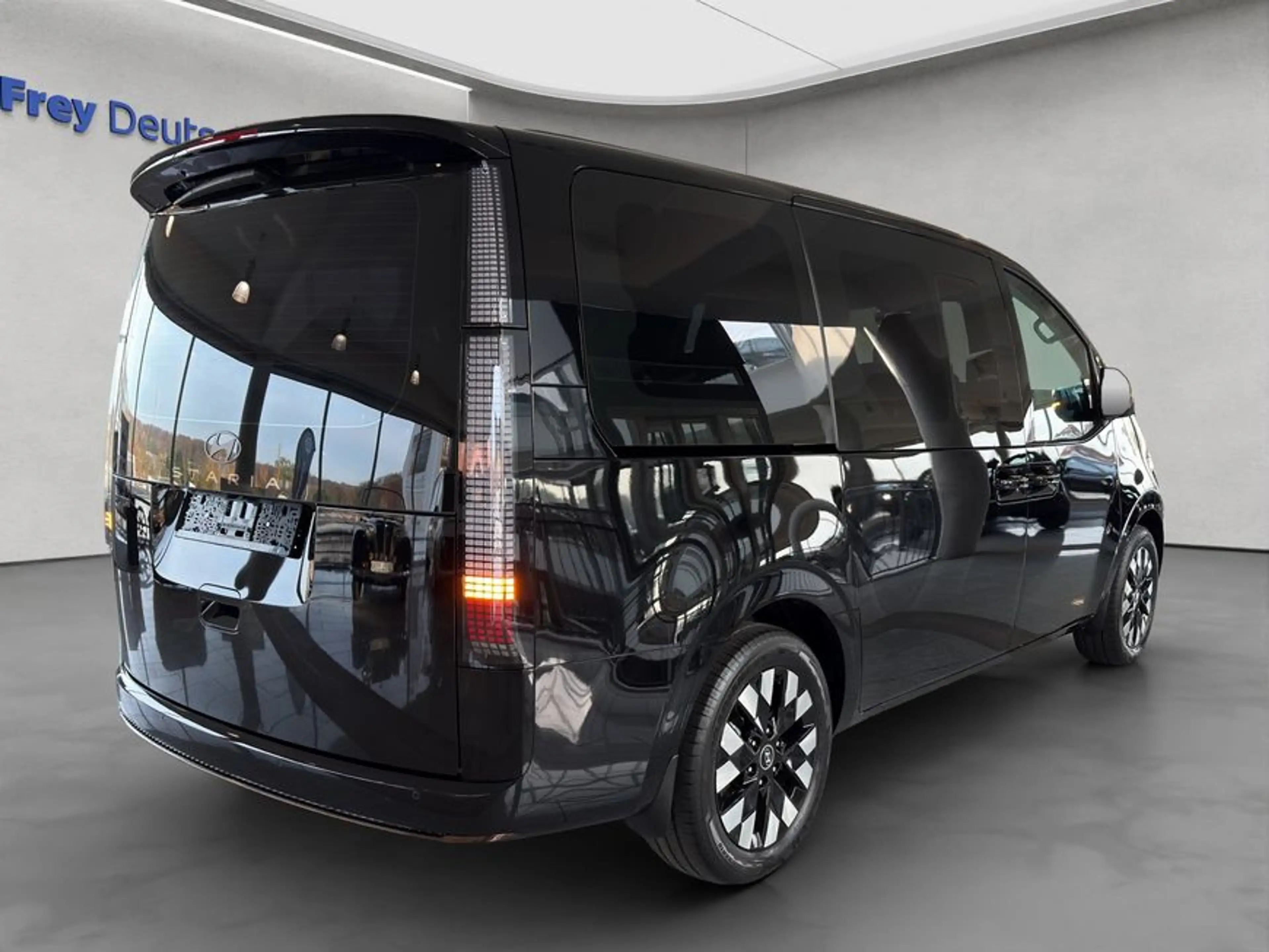 Hyundai STARIA STARIA 1.6 T-GDI HEV Signature 118 kW, 5-türig — photo 6