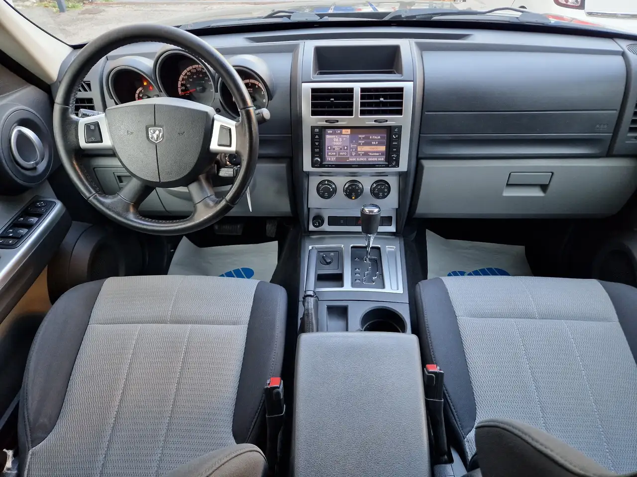 Dodge Nitro 2.8 CRD 177ch - Automatique - Pneus toutes saisons - Ecran tactile - jantes 17"