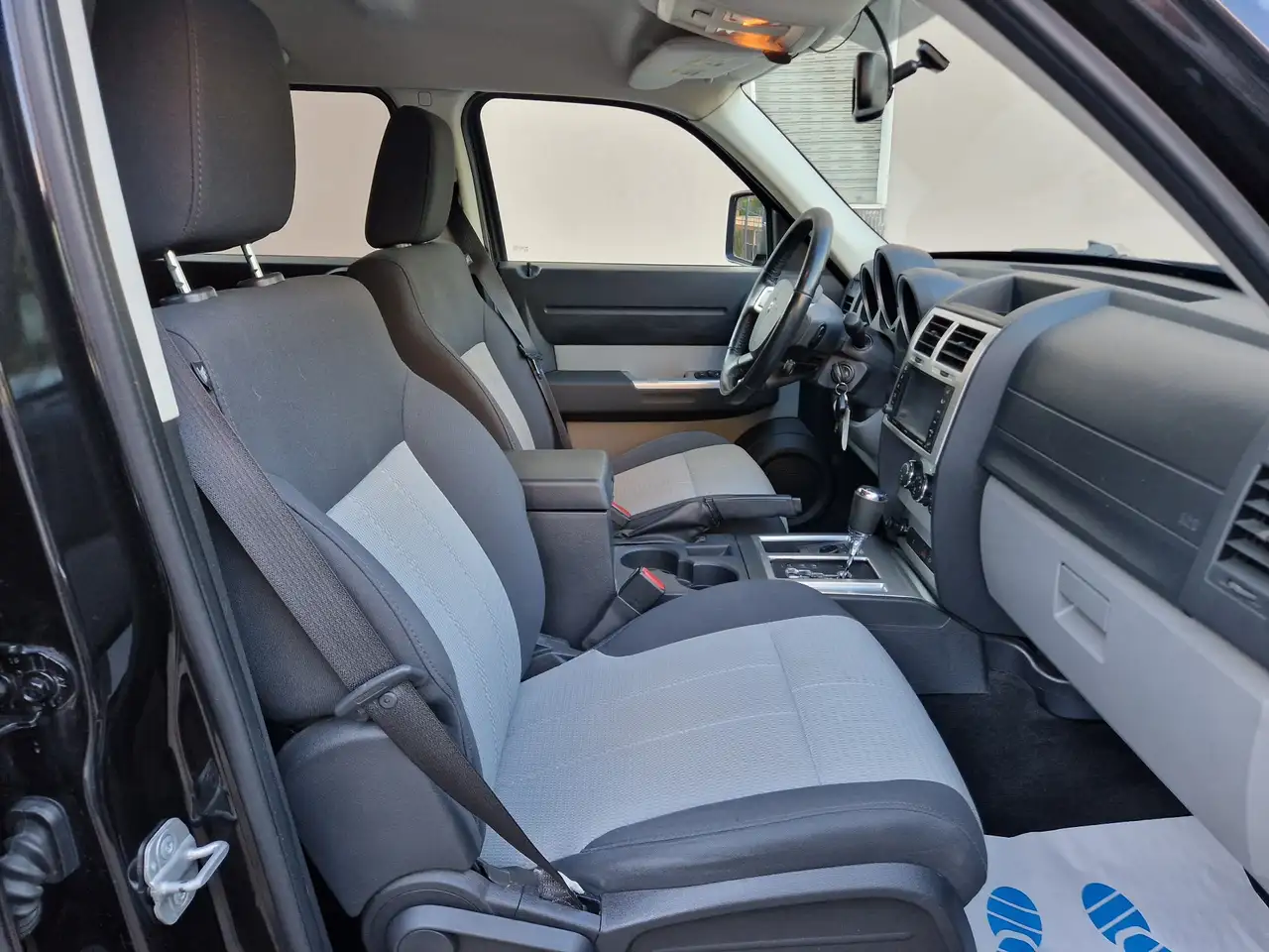 Dodge Nitro 2.8 CRD 177ch - Automatique - Pneus toutes saisons - Ecran tactile - jantes 17"