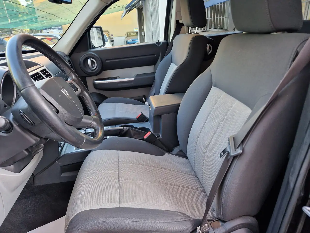 Dodge Nitro 2.8 CRD 177ch - Automatique - Pneus toutes saisons - Ecran tactile - jantes 17"