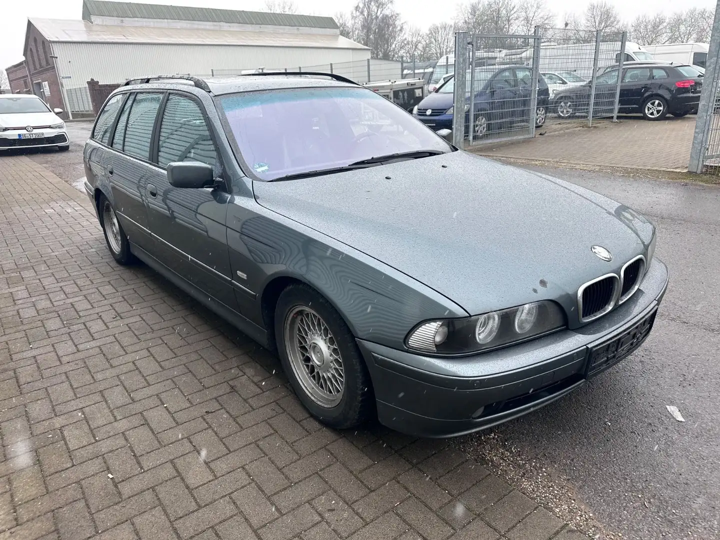 BMW 530 i Lifes touring/Schiedach/Navi/Automatik/LPG Šedá - 1