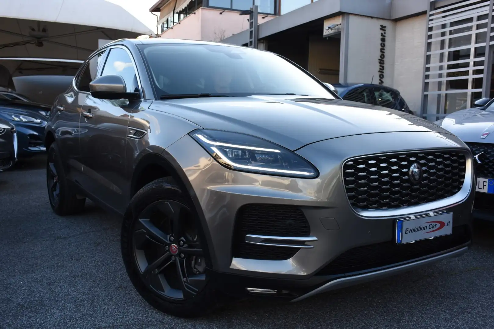 Jaguar E-Pace 2.0D I4 163 CV AWD Auto SE Grigio - 2