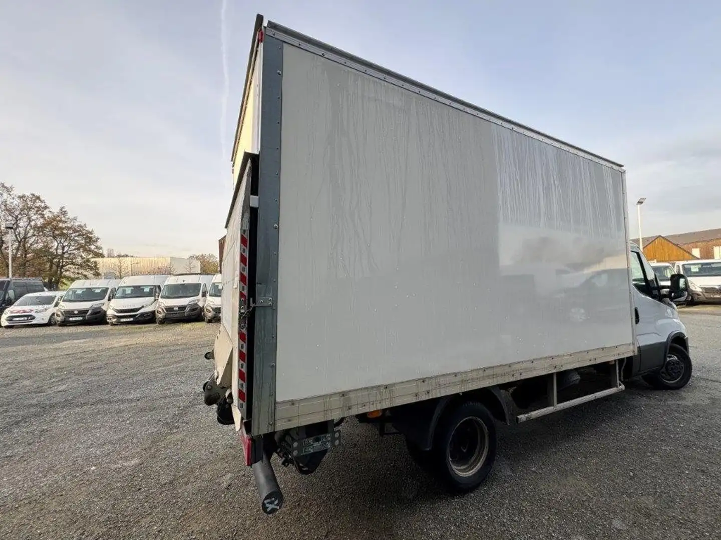 Iveco Daily CHASSIS 20 m 3 hayon roue jumelée 160cv 2.3 Blanc - 2