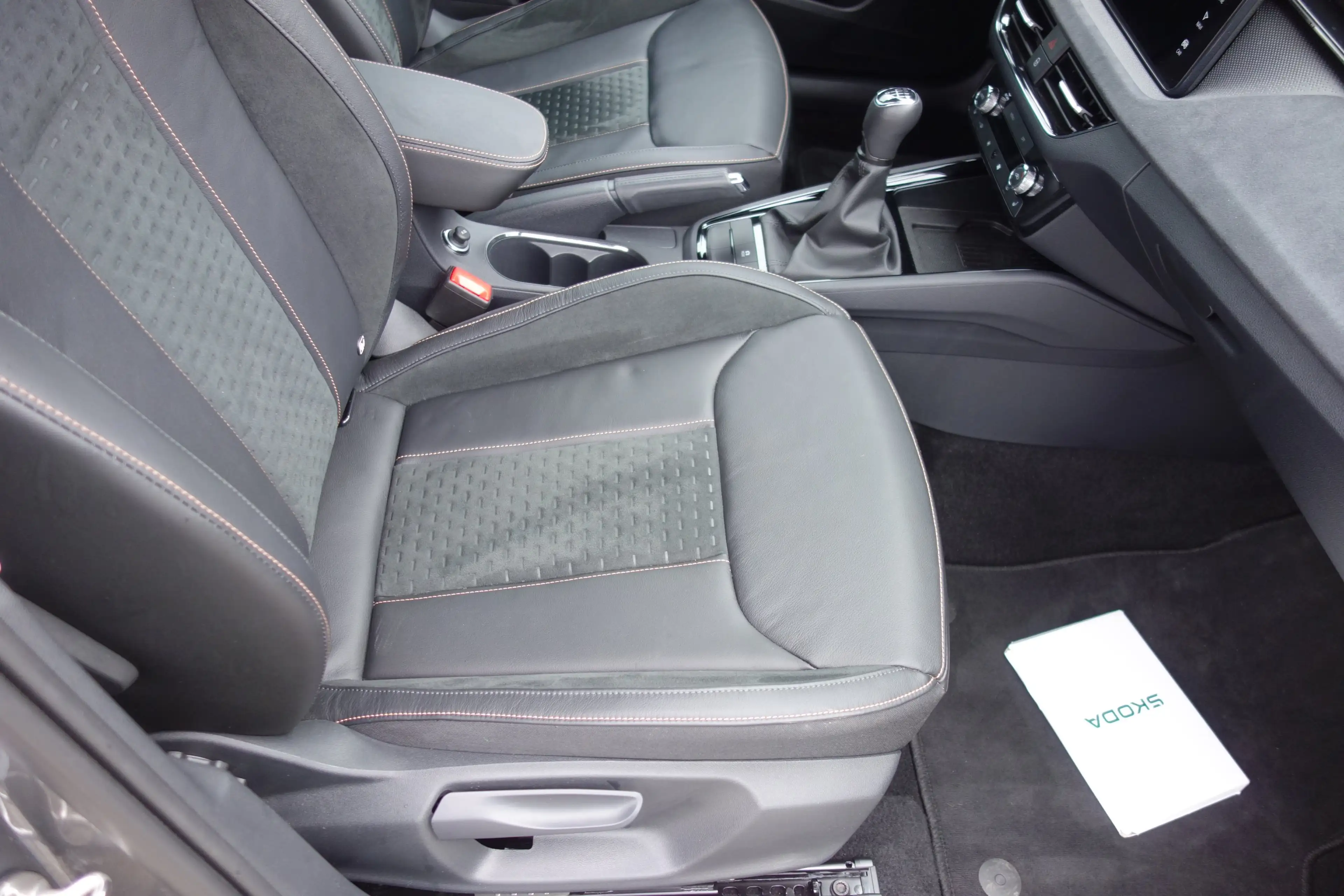 Skoda Scala Top Selection Leder / Navigation / Garantie — photo 5