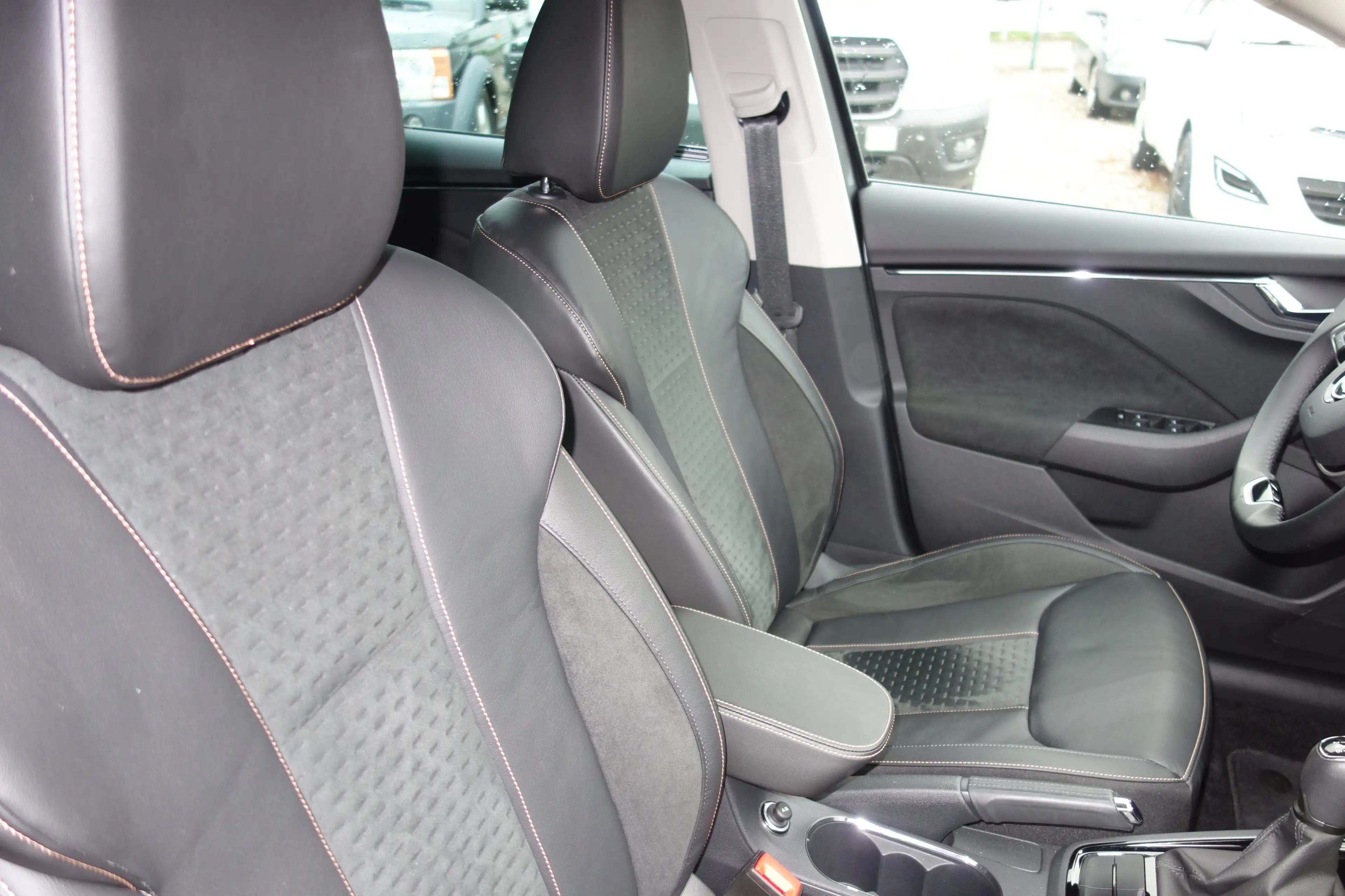 Skoda Scala Top Selection Leder / Navigation / Garantie — photo 3