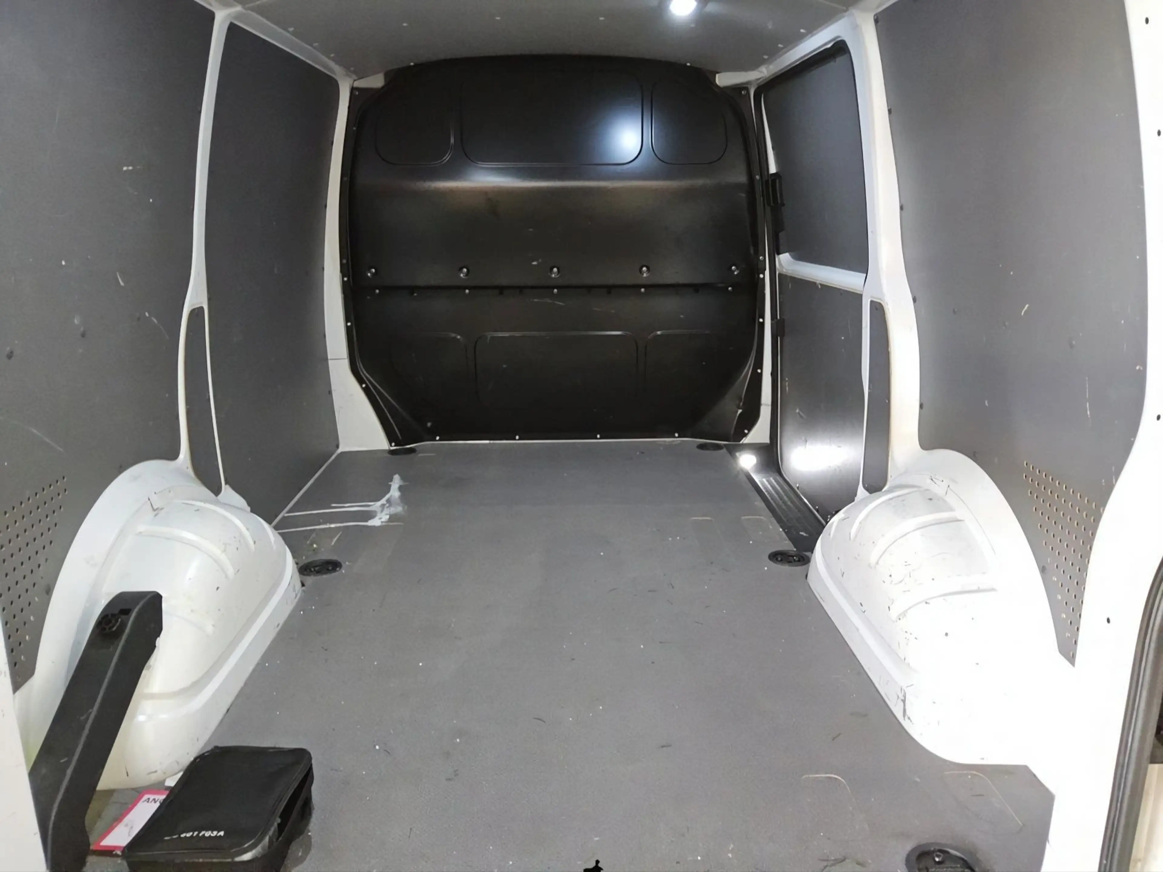 Volkswagen T6.1 Transporter T6.1 Kasten 3-SITZE FLÜGELTÜREN KLIMA — photo 9