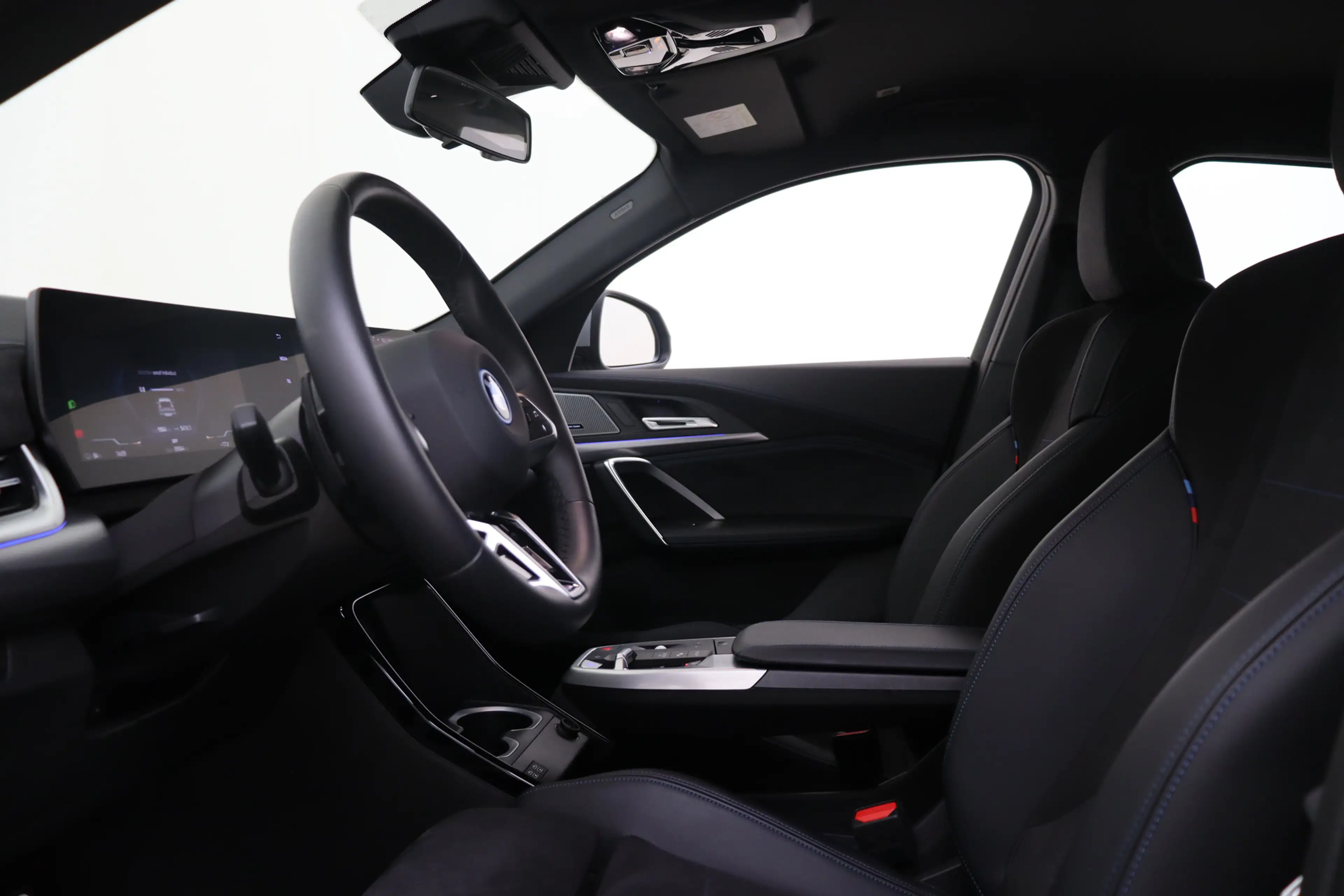 BMW iX2 eDrive20 M Sport / Sportstoelen / Achteruitrijcame — photo 12
