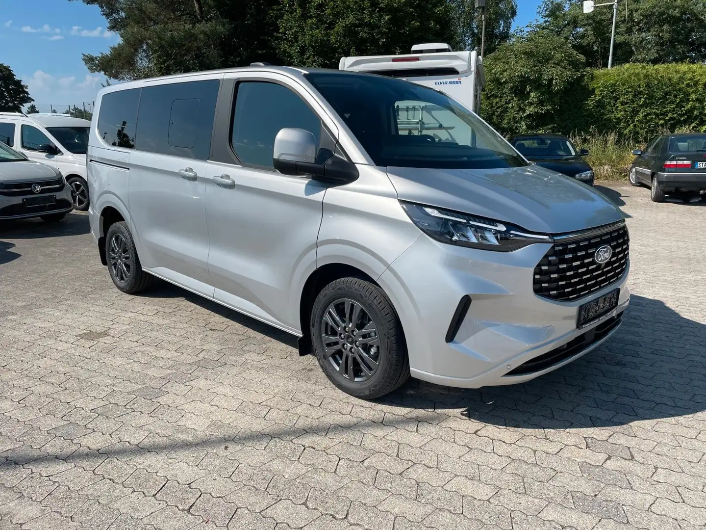 Ford Tourneo Custom Bus 320 L1 Titanium AWD AHK abn. Silber - 1