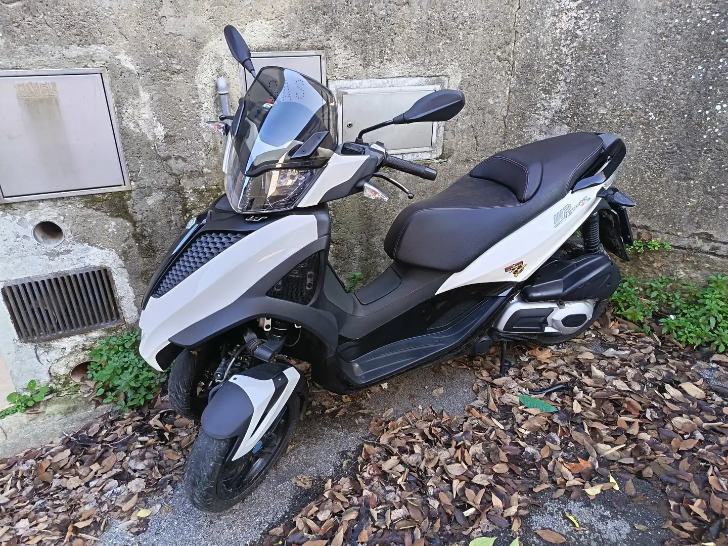 Piaggio MP3 YOURBAN Sport LT 300 Wit - 2