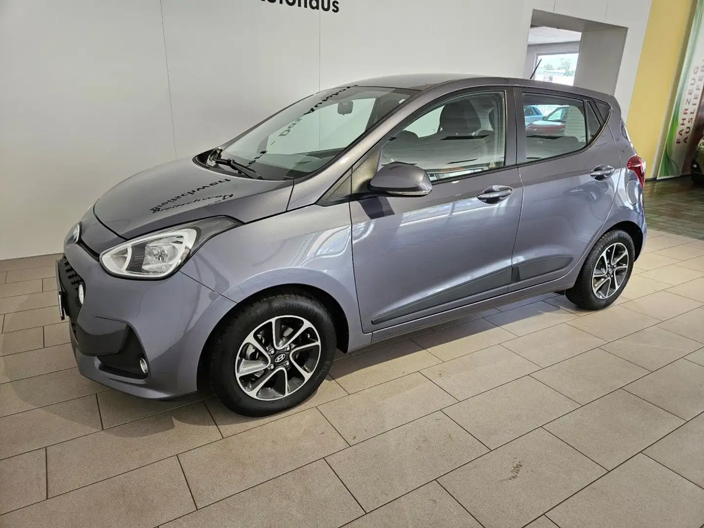 Hyundai i10 1.2 Style Klima Sitzhzg beh.Lenkrad Bluetooth Grey - 2
