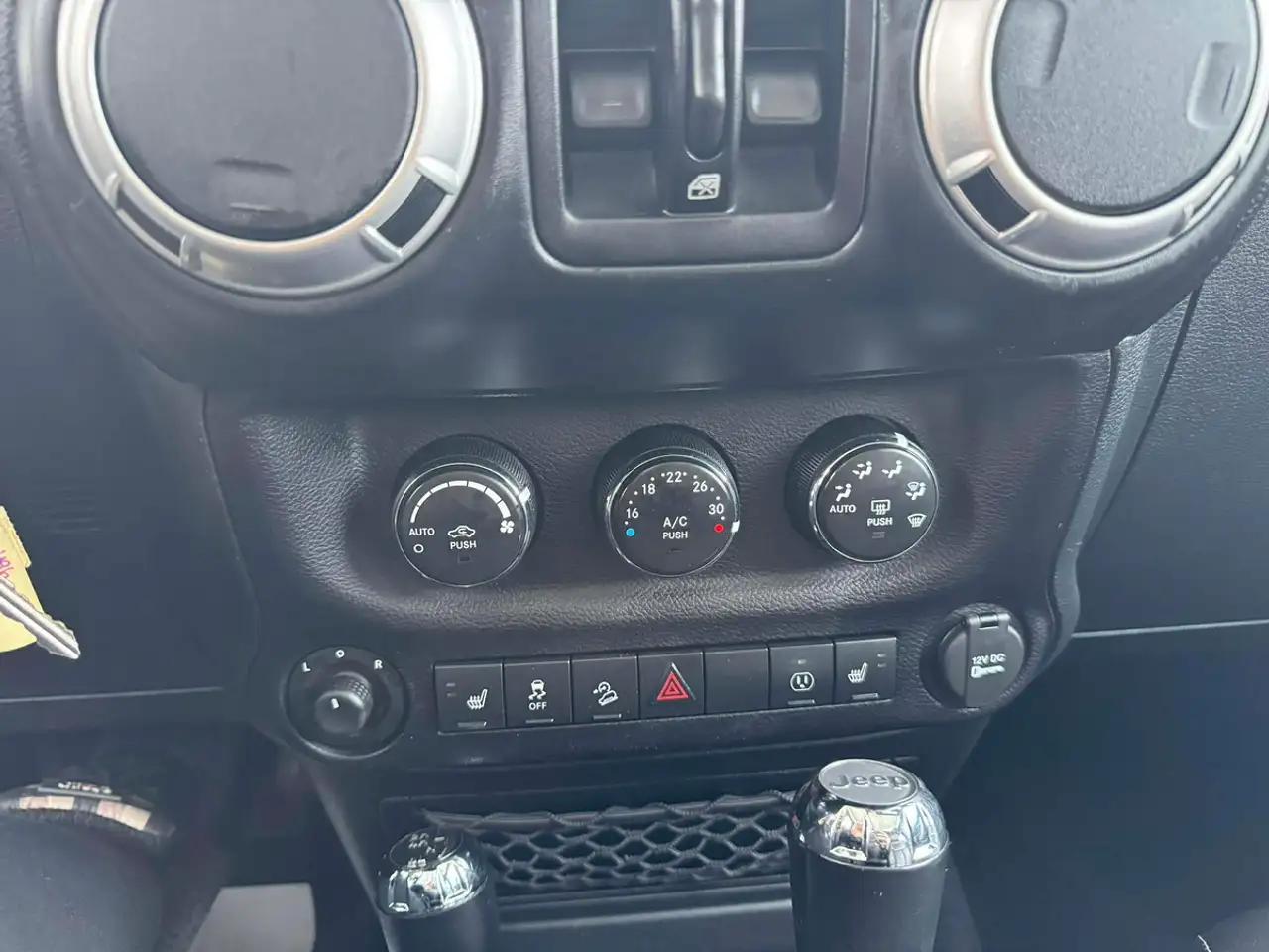 Jeep Wrangler снимка Jeep Wrangler