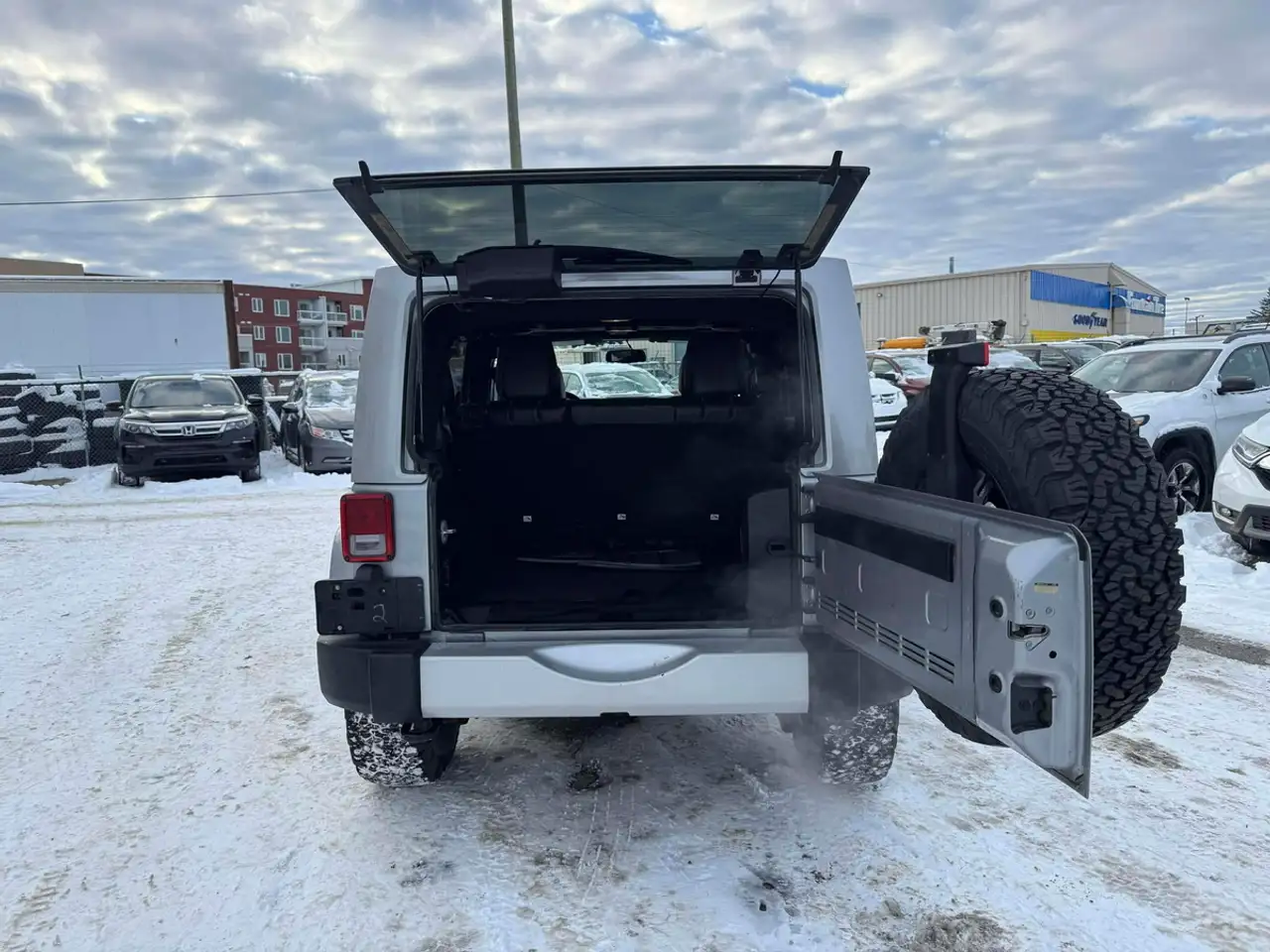Jeep Wrangler снимка Jeep Wrangler