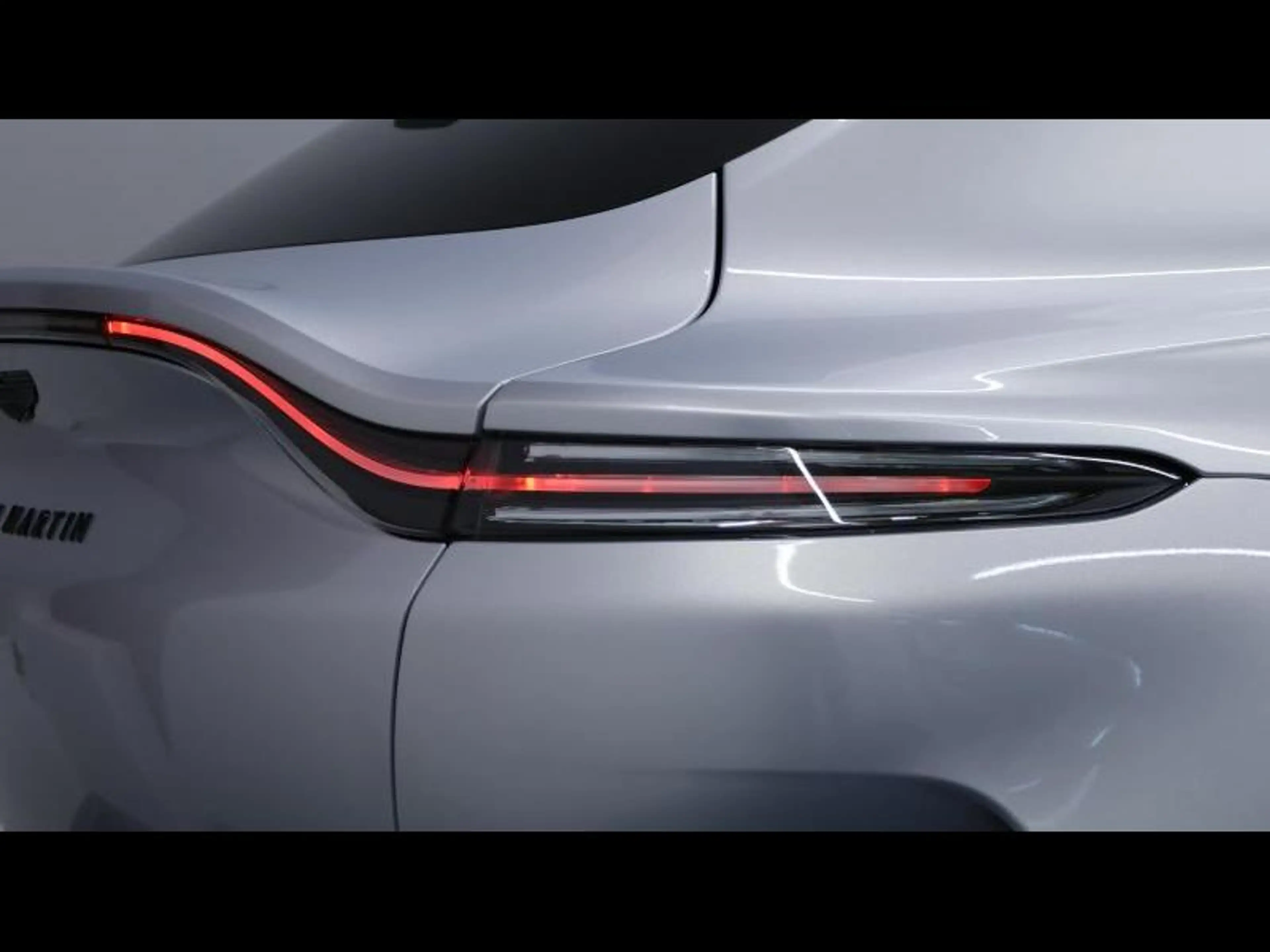 Aston Martin DBX 707 V8 — photo 7