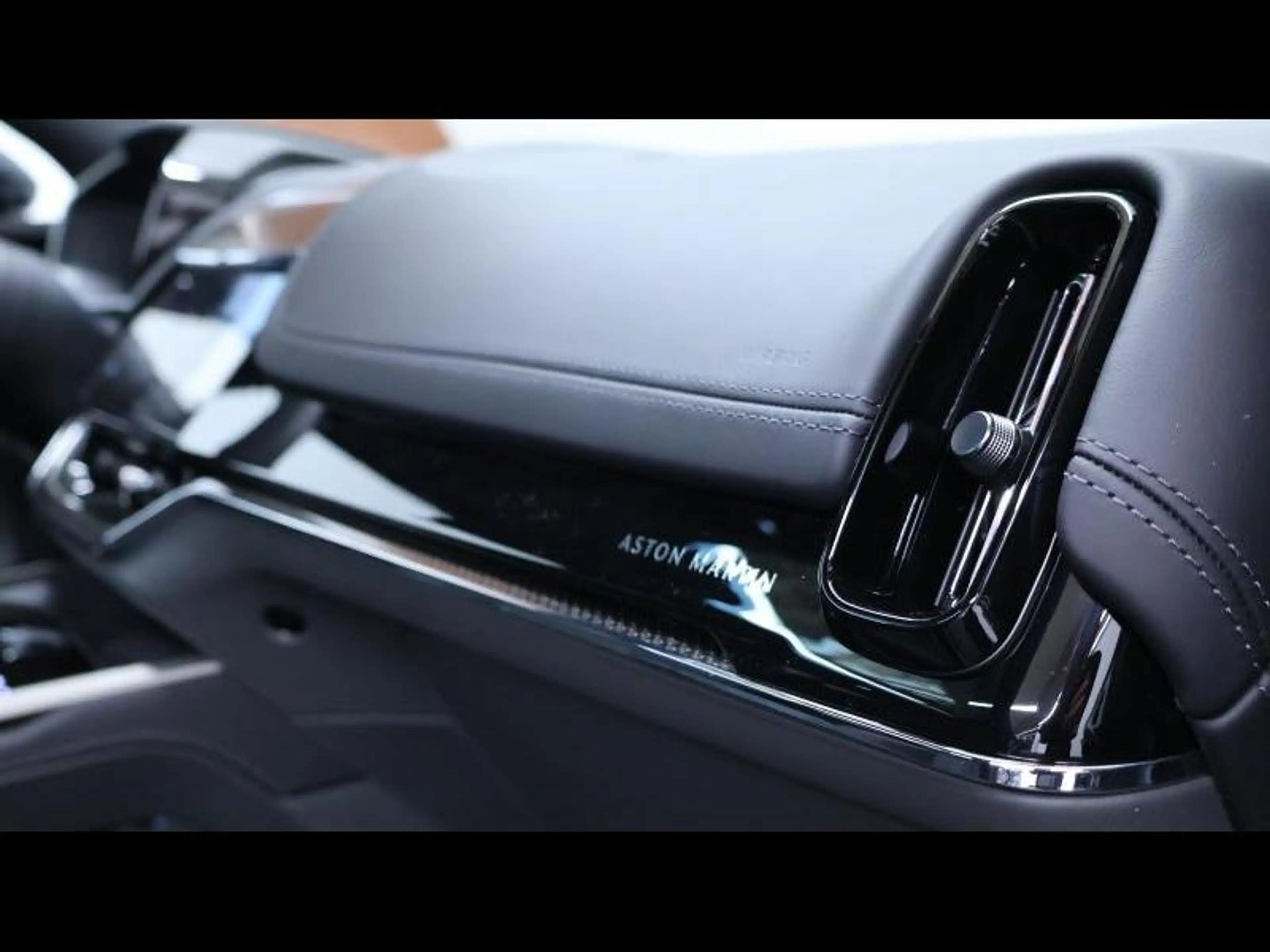 Aston Martin DBX 707 V8 — photo 13
