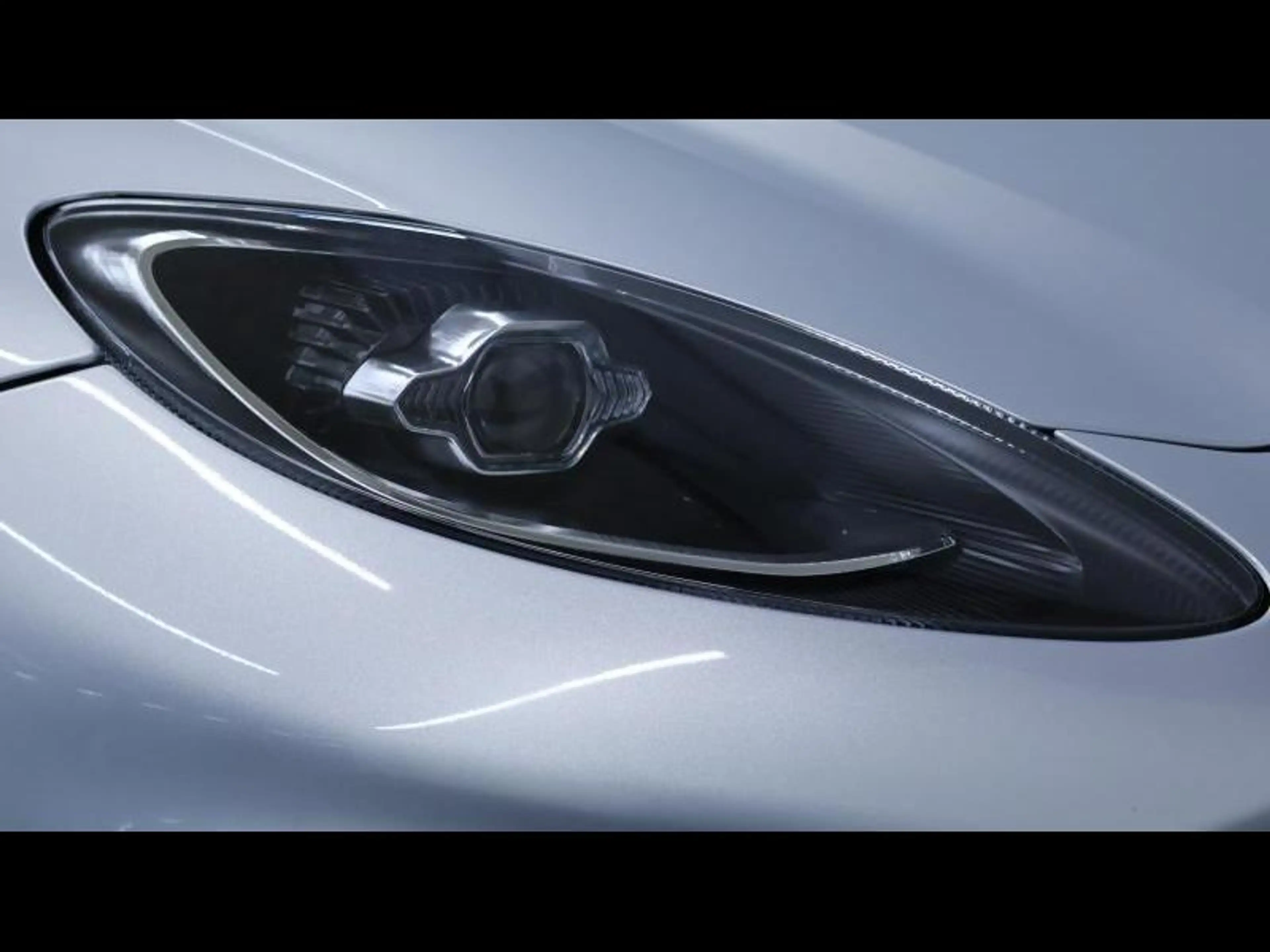 Aston Martin DBX 707 V8 — photo 8