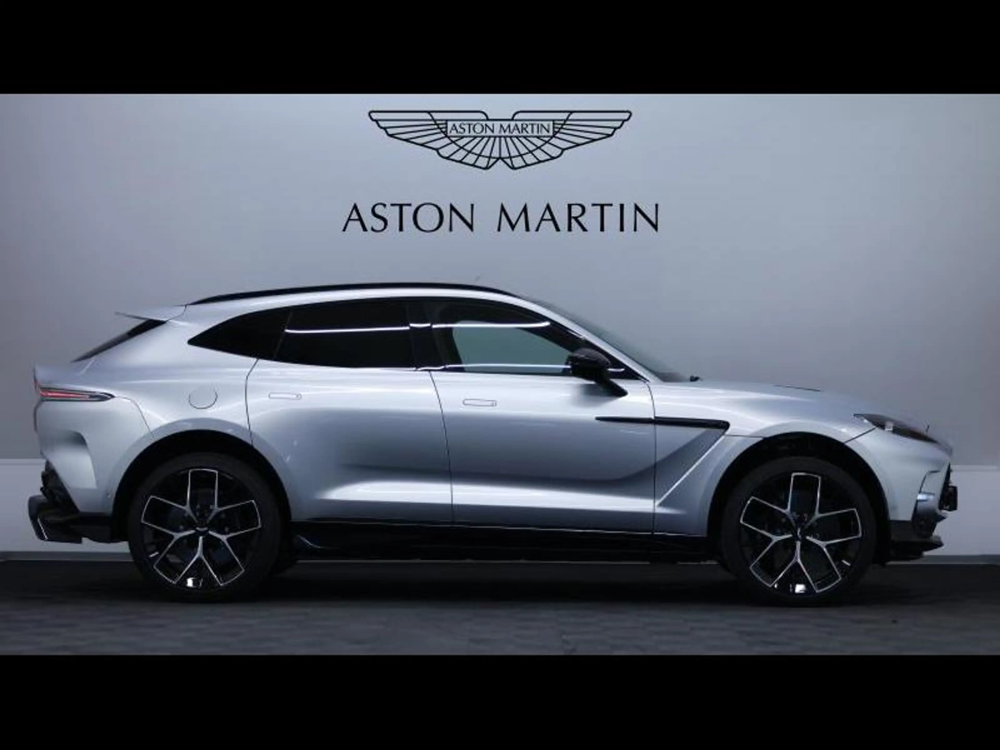 Aston Martin DBX 707 V8 — photo 3