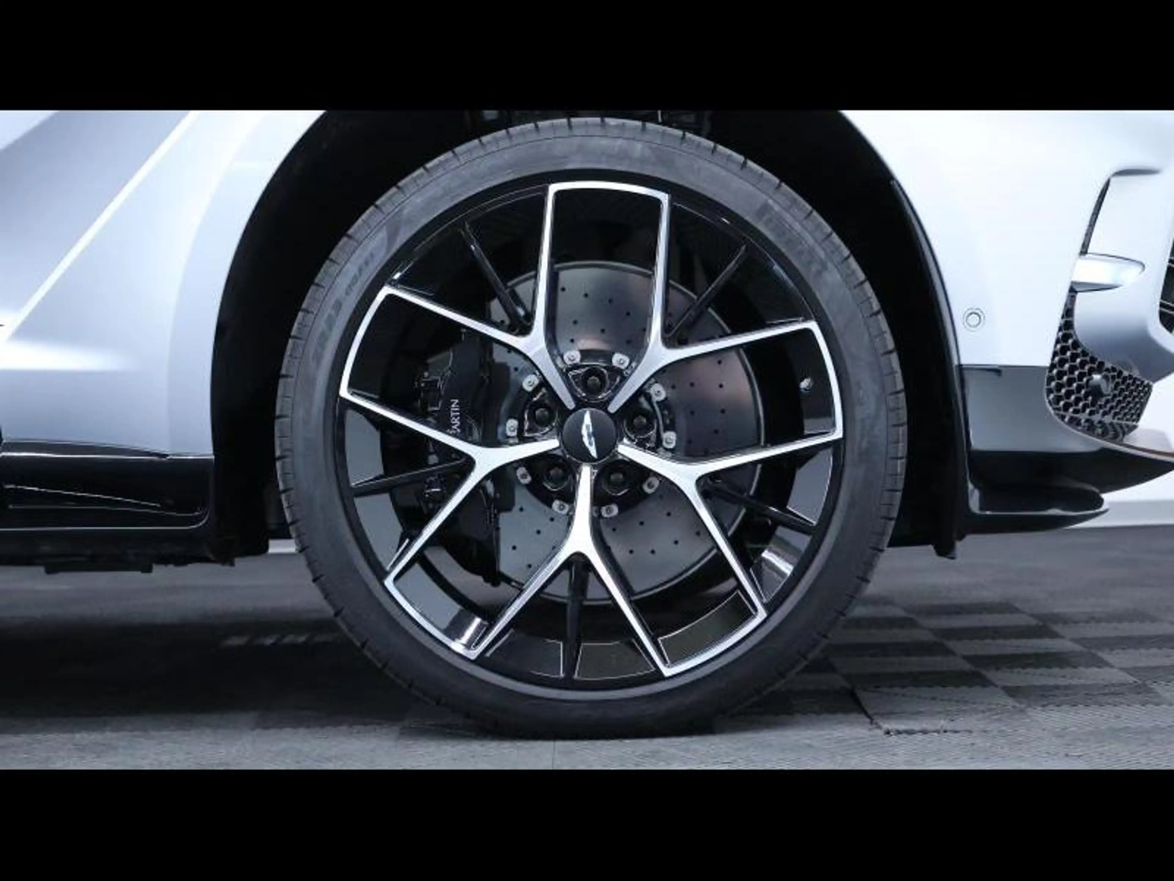 Aston Martin DBX 707 V8 — photo 6